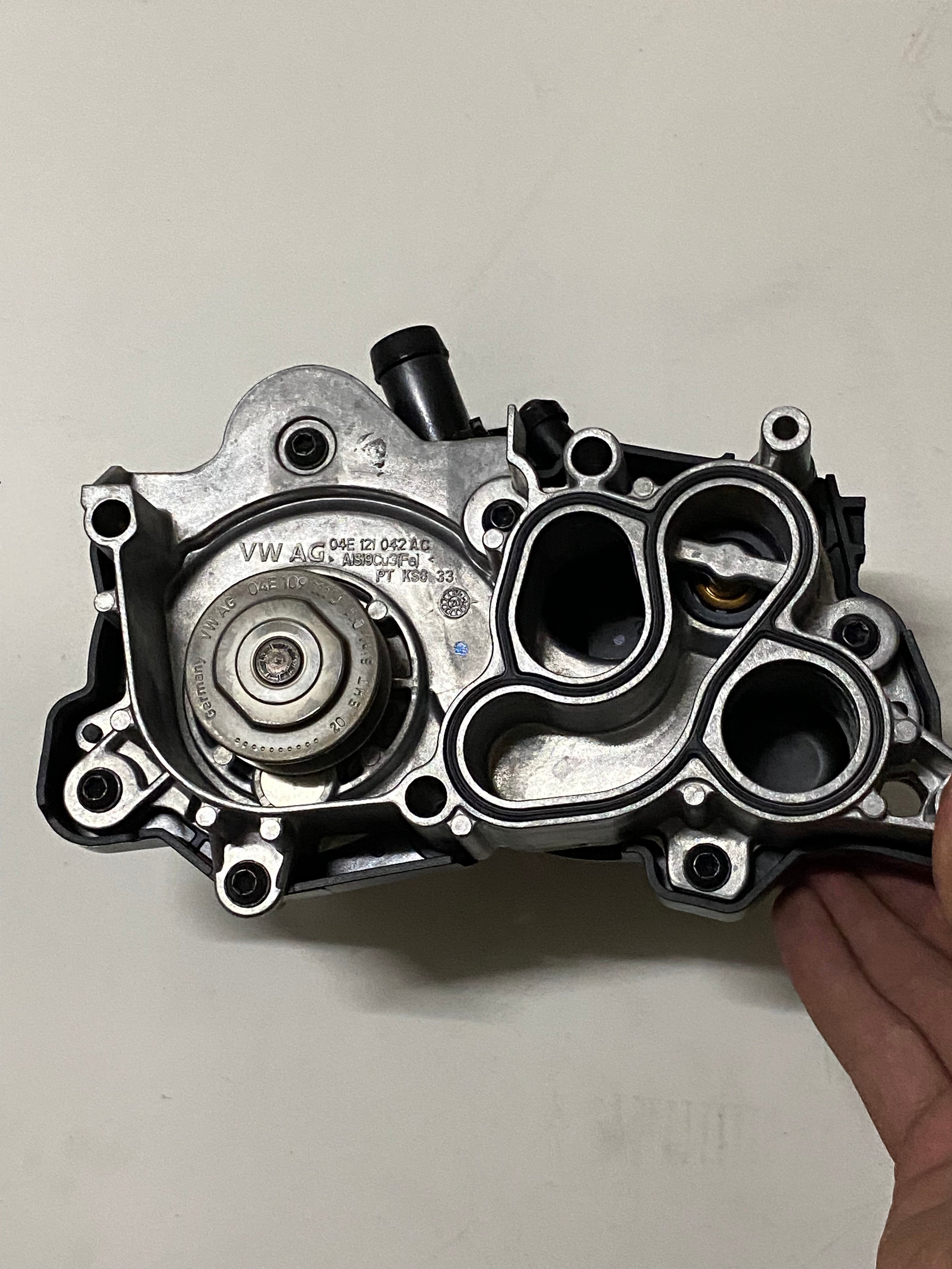 04E121600CB - SU SOGUTMA POMPASI WAG SKODA SCALA 1.0
