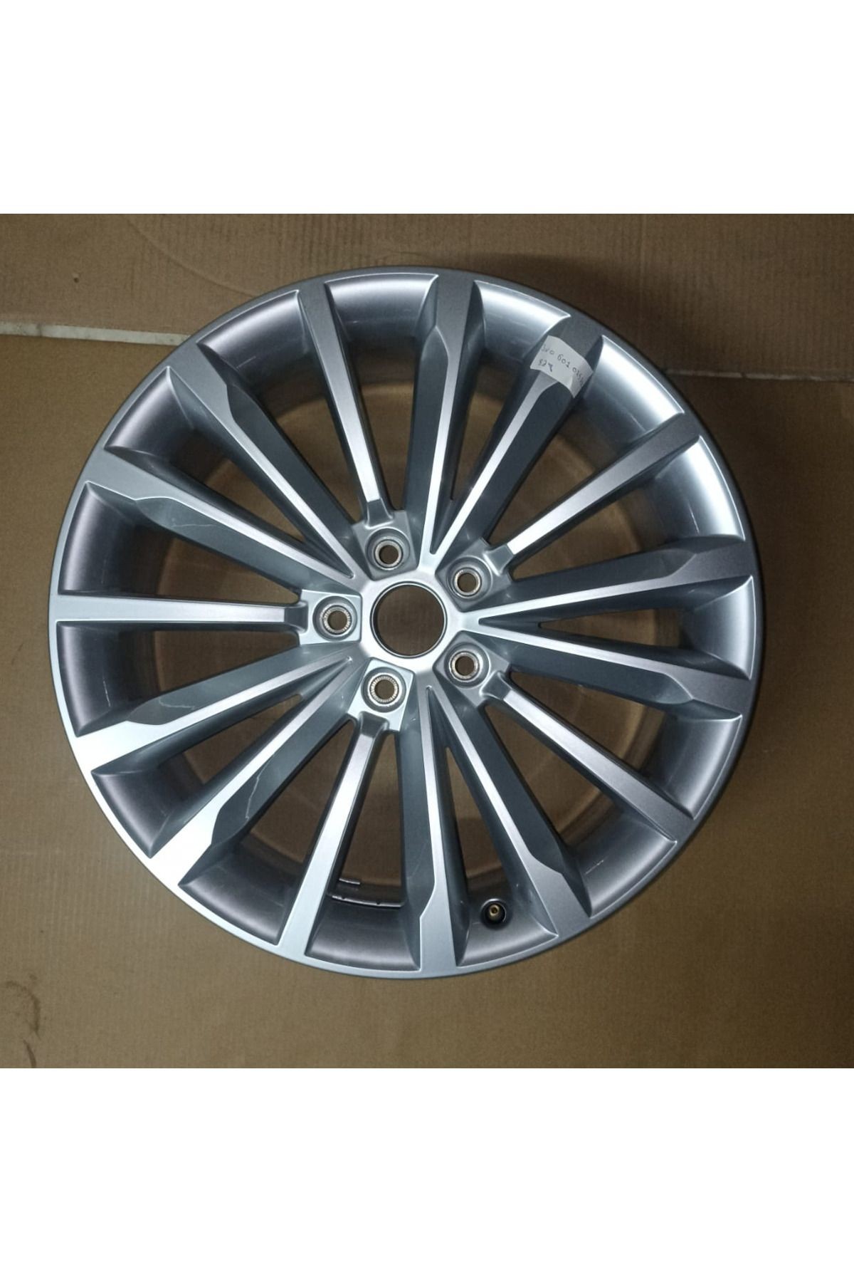 3V0601025AM 19 İnç Skoda Superb Jant OEM