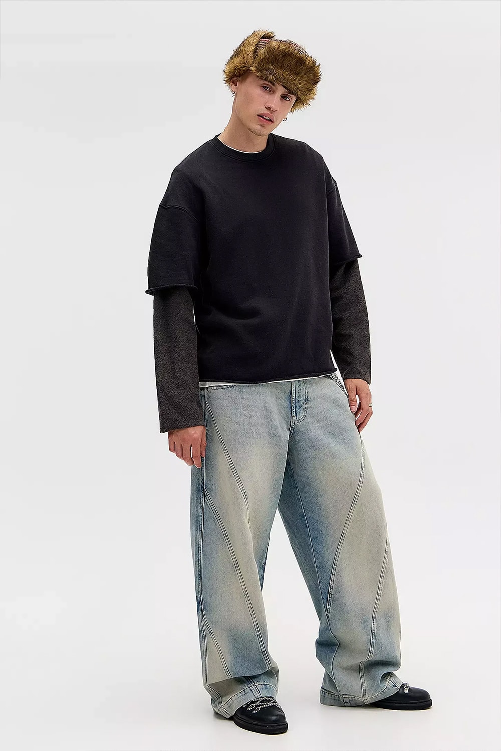 BDG Neo Dirty Bleach Twist Jeans