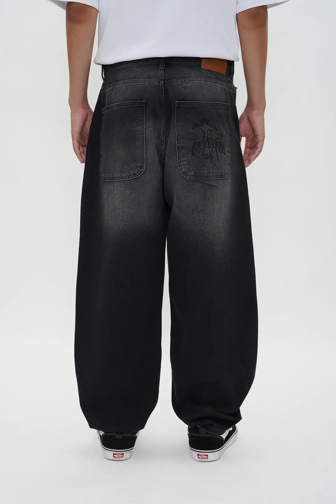 Sohigh Cross Embroidered Baggy Jeans - Black Tint