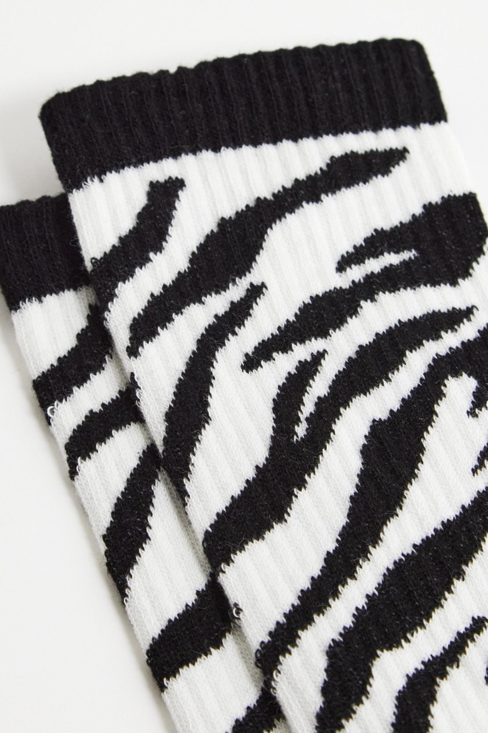 U.O. Zebra Print Crew Socks (UO-40)