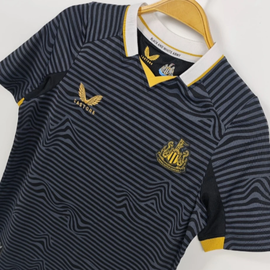 Newcastle United away 2021-22 (hafif defolu)