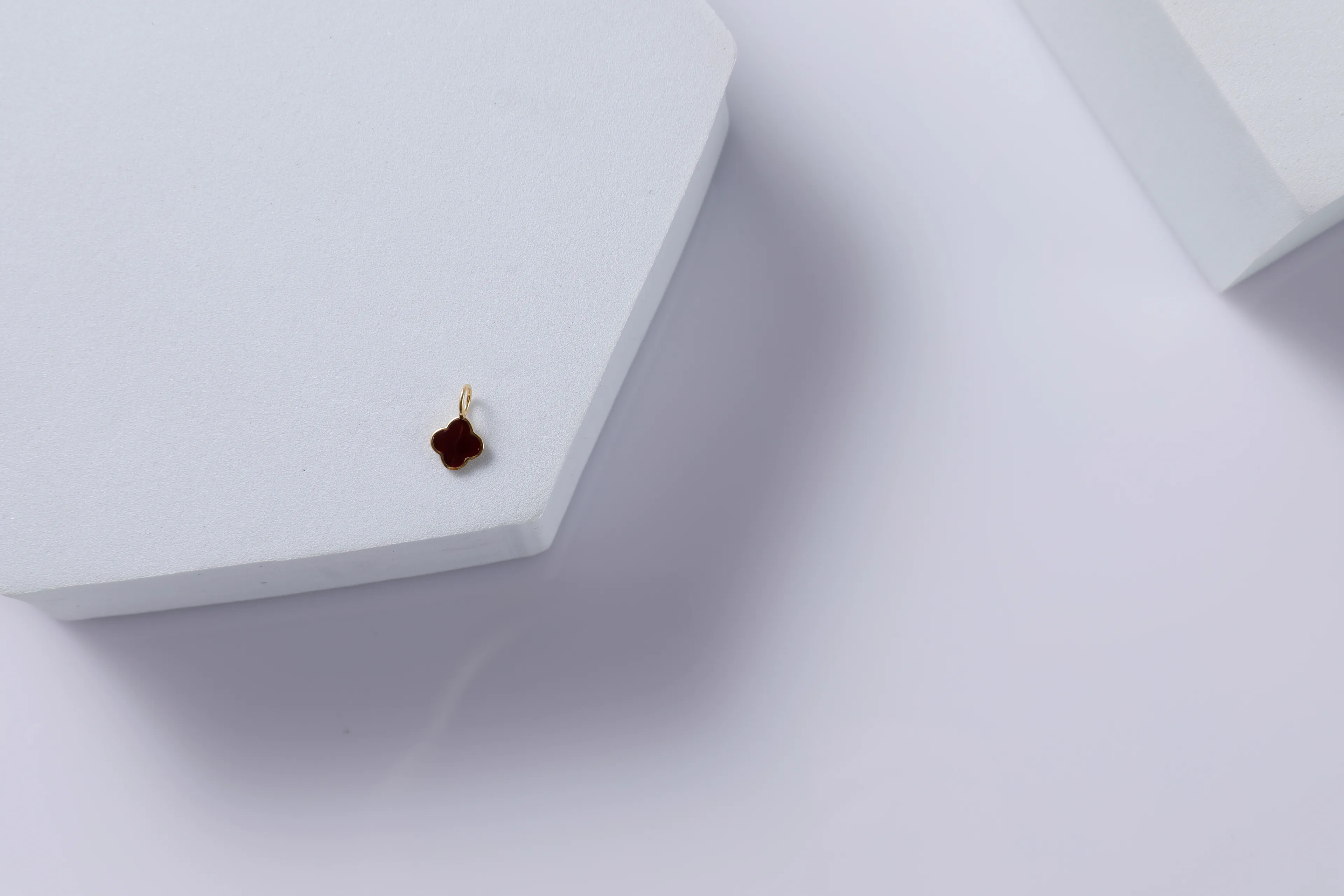 Alora Kırmızı Yonca Charm