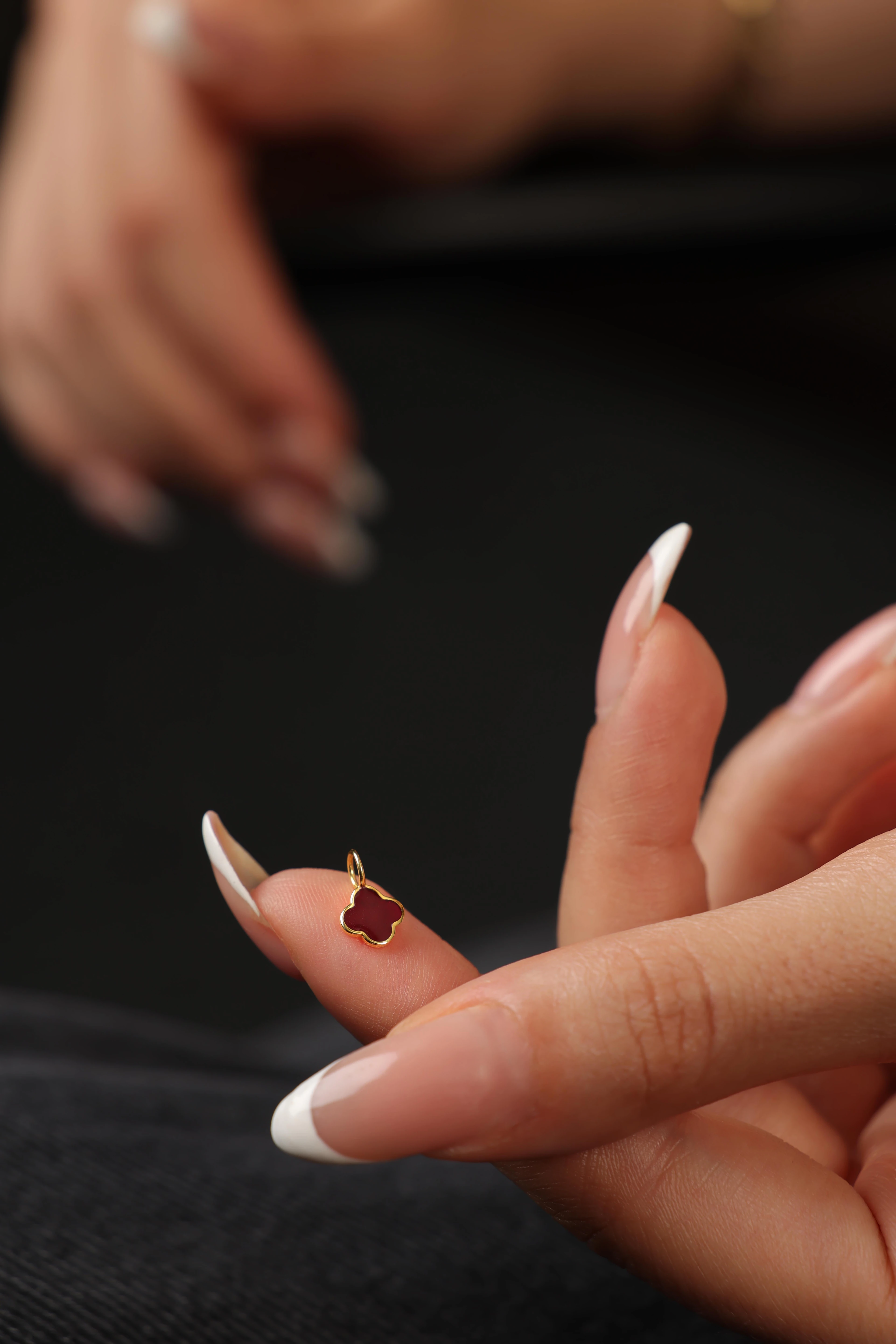 Alora Kırmızı Yonca Charm