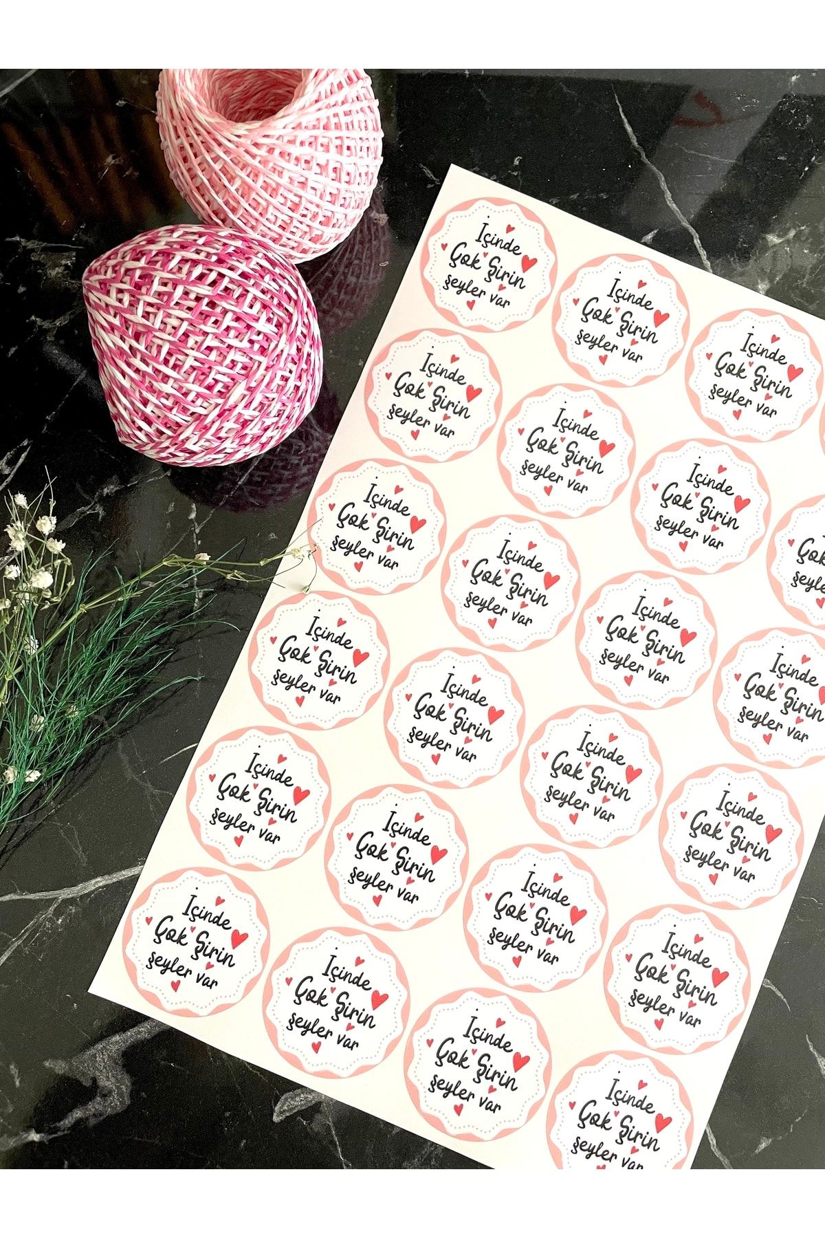 Sticker “içinde Şirin Bir Şeyler Var” Pembe Tasarım 5 Cm 24 Adet