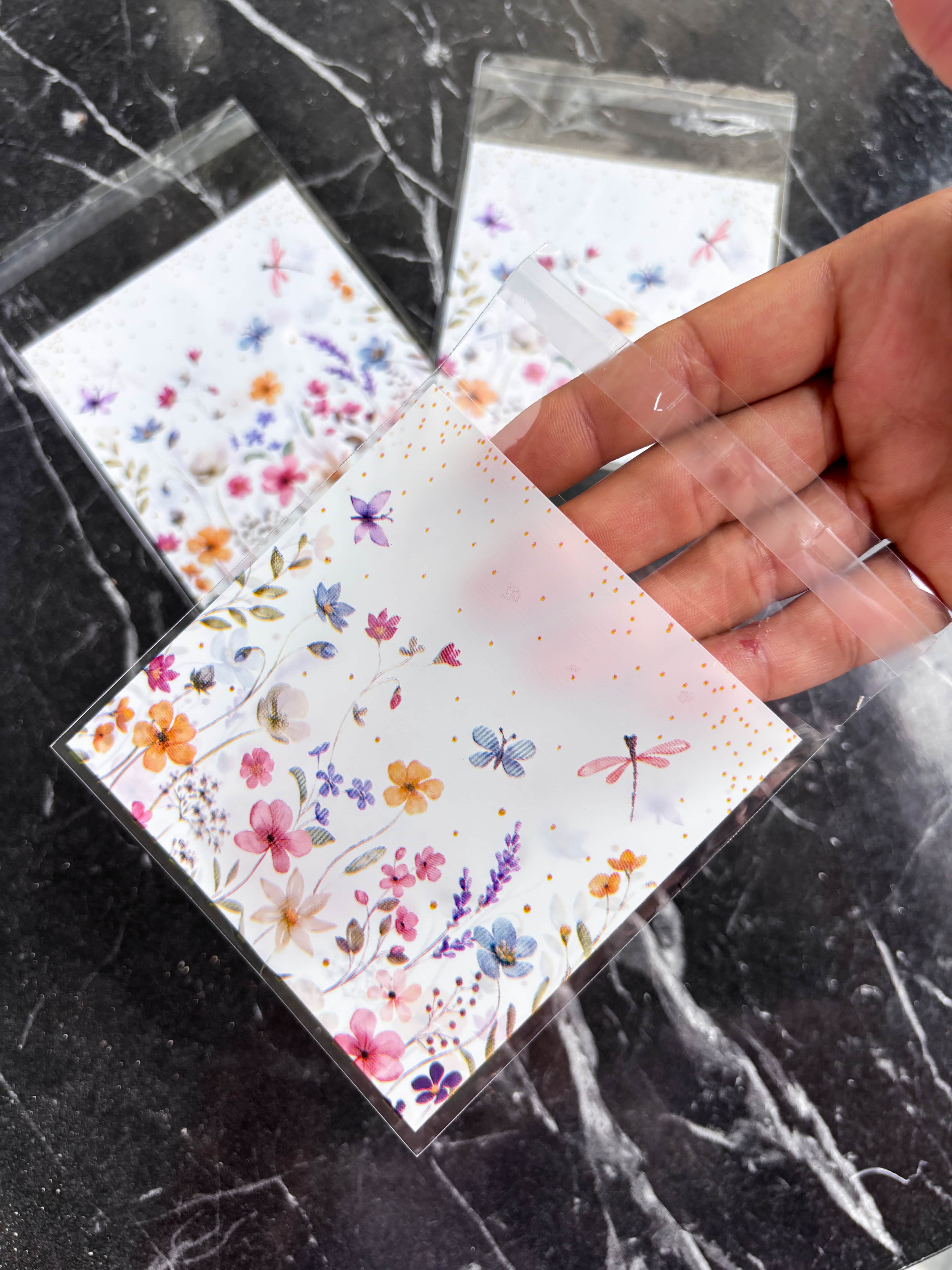 Desenli şeffaf poşet 10 adet 10x15 cm (kapalı hali:10x10 cm) ağzı yapışkanlı hediye poşeti