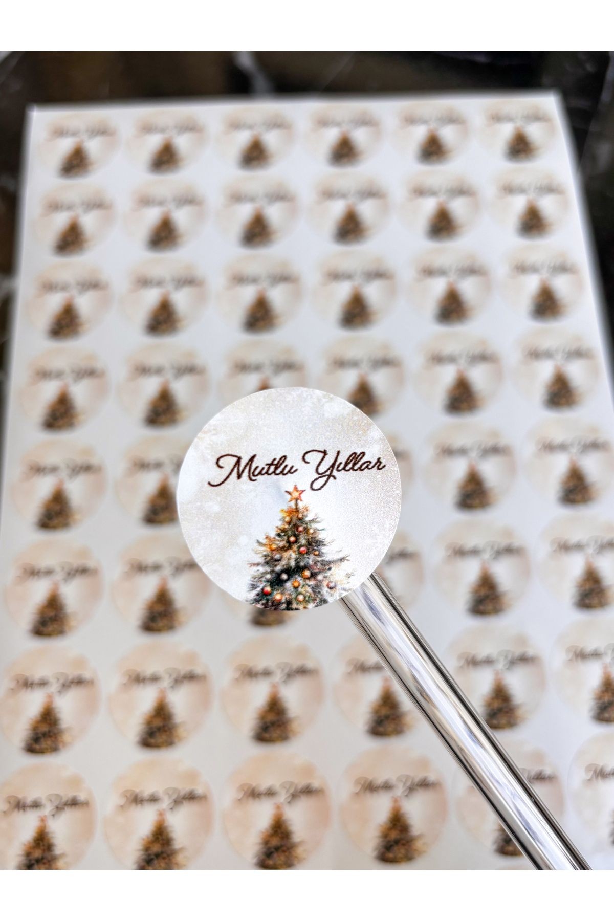 Mutlu yıllar sticker 3,5 cm 54 adet yuvarlak sticker yılbaşı stickerı yapışkanlı etiket yeni yıl