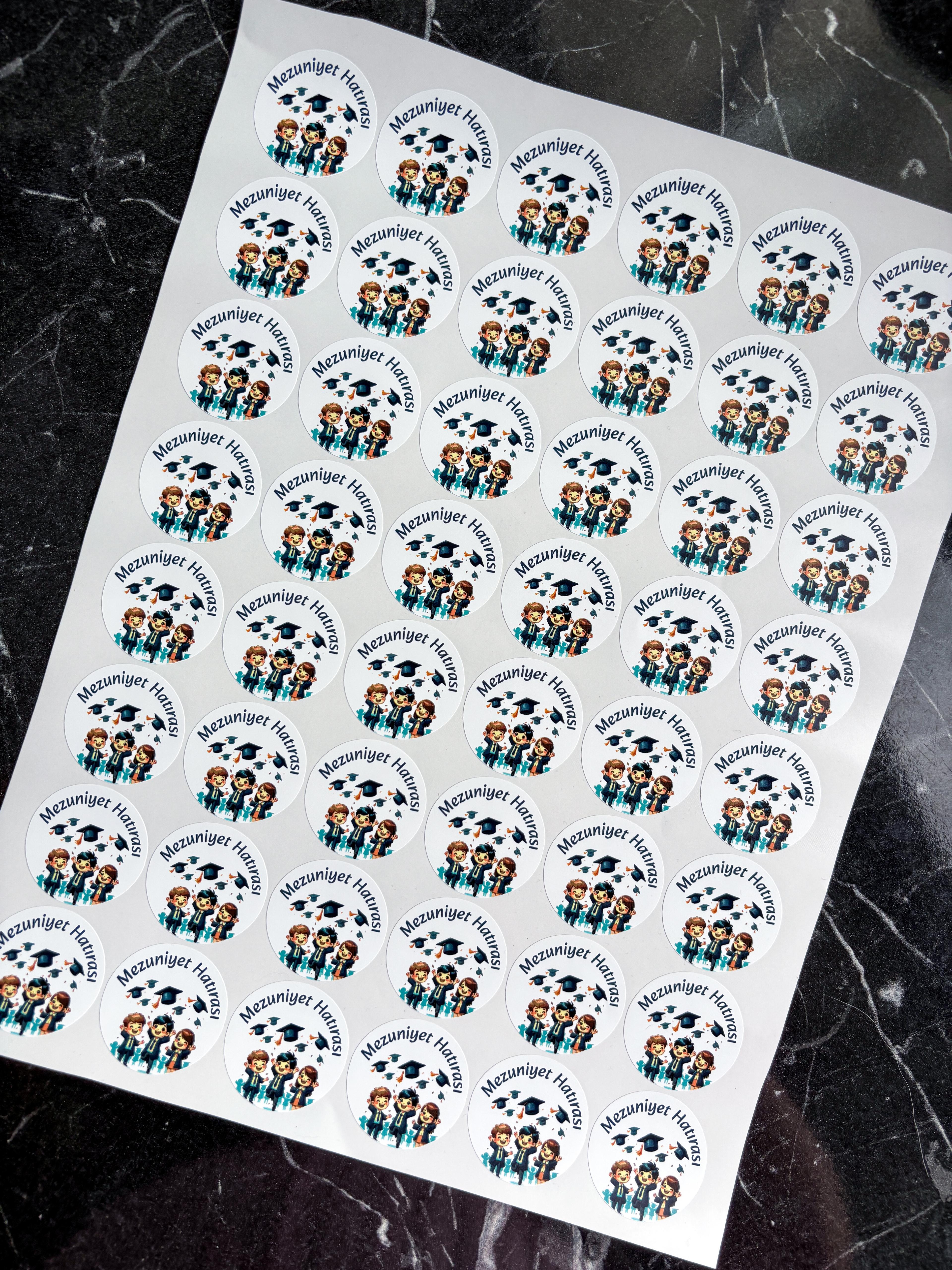 Mezuniyet Hatırası 48 adet 3,5 cm sticker, yapışkanlı etiket mezuniyet hediyeliği, tatil hediyelikleri