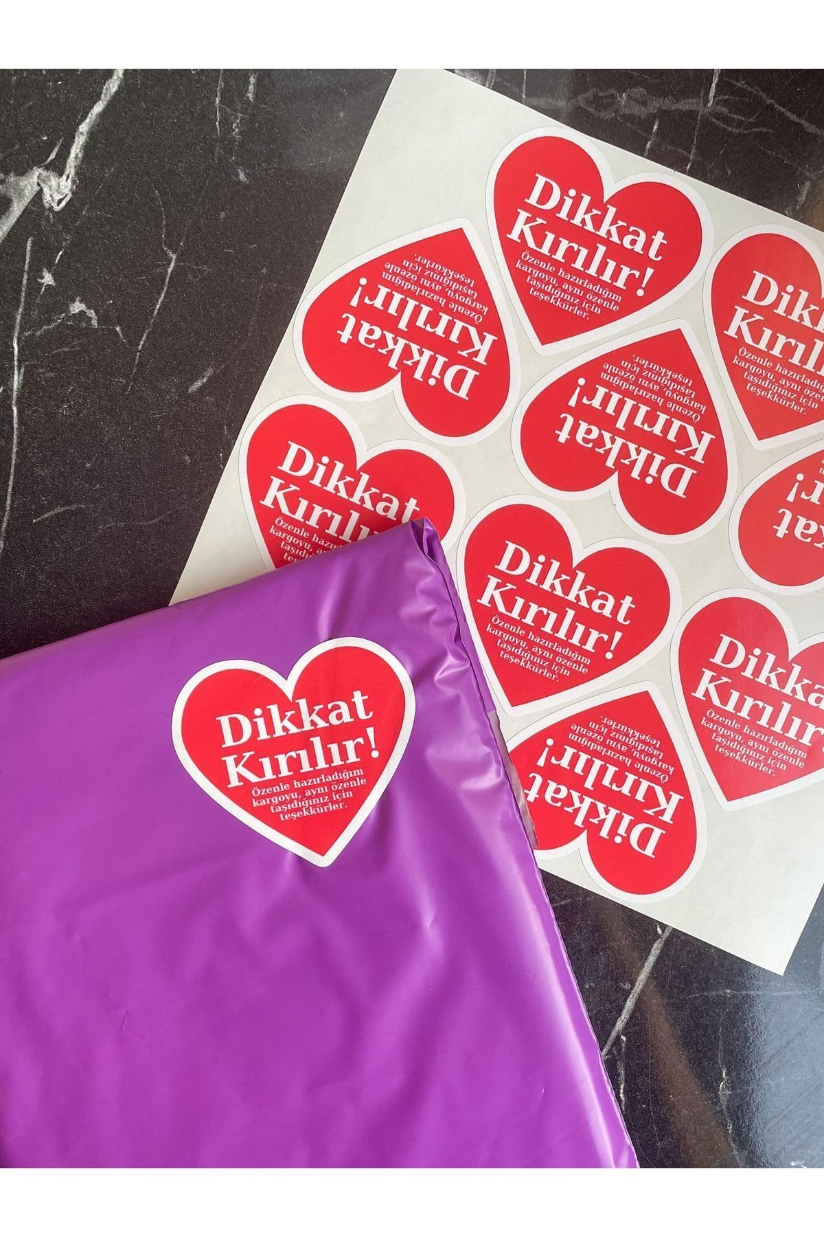 Dikkat kırılır kargo etiketi 7 cm 20 adet, kalp kesim kargo stickerı, uyarı stickerı