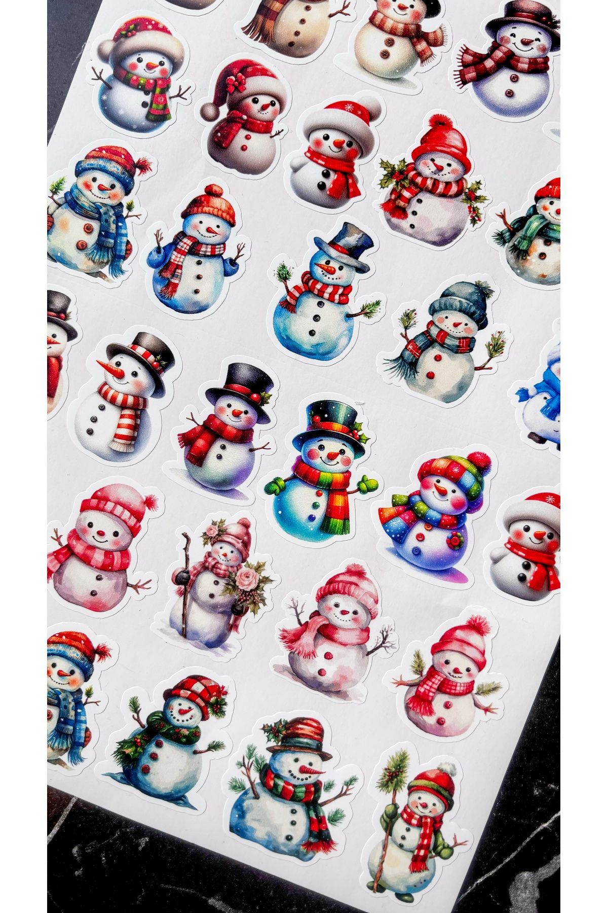 Kardan adam sticker 33 adet ~5-6 cm özel kesim yapışkanlı etiket, yılbaşı sticker, paket süsü