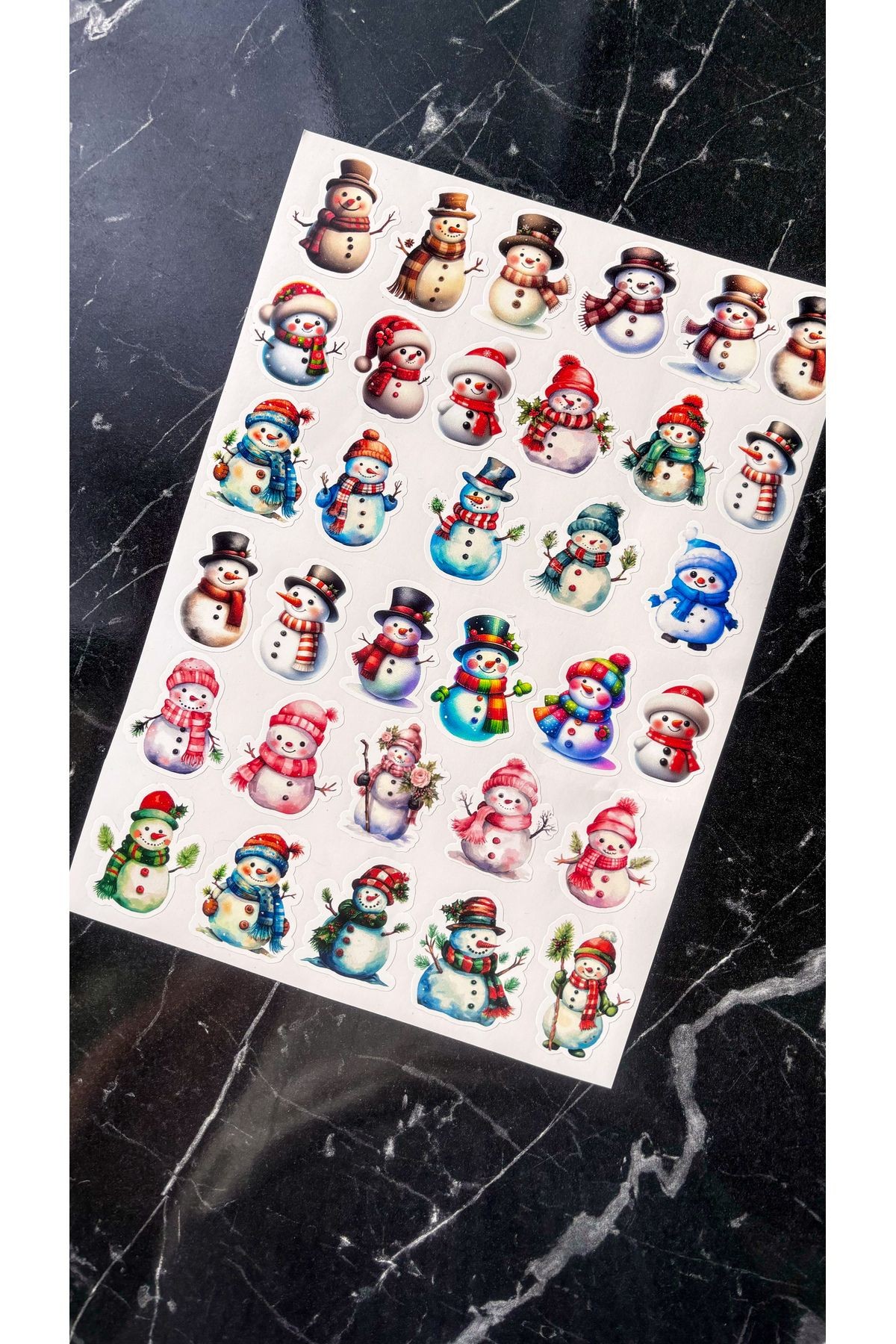 Kardan adam sticker 33 adet ~5-6 cm özel kesim yapışkanlı etiket, yılbaşı sticker, paket süsü