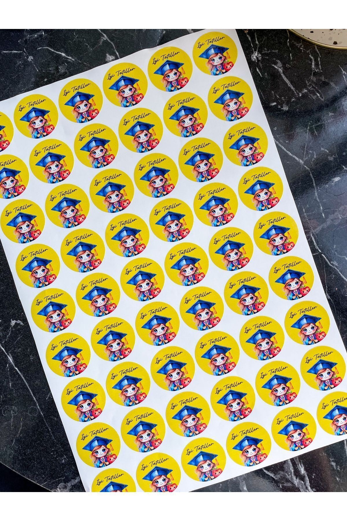 iyi tatiller sticker 54 adet 3,5 cm karne hediyesi stickerı, hediyelik sticker, mezuniyet