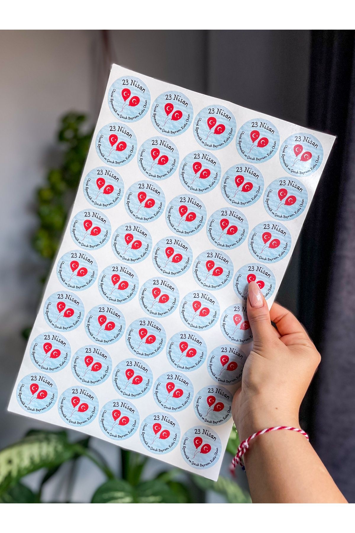 23 Nisan sticker 40 adet 4 cm yapışkanlı etiket