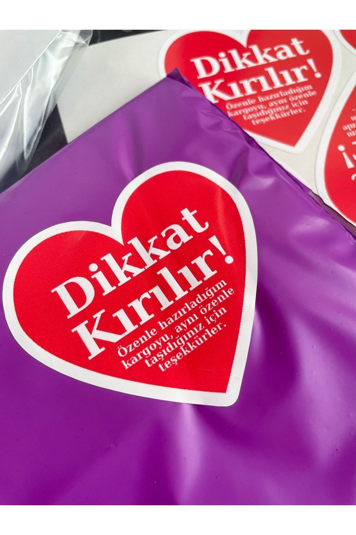 Dikkat kırılır kargo etiketi 7 cm 20 adet, kalp kesim kargo stickerı, uyarı stickerı