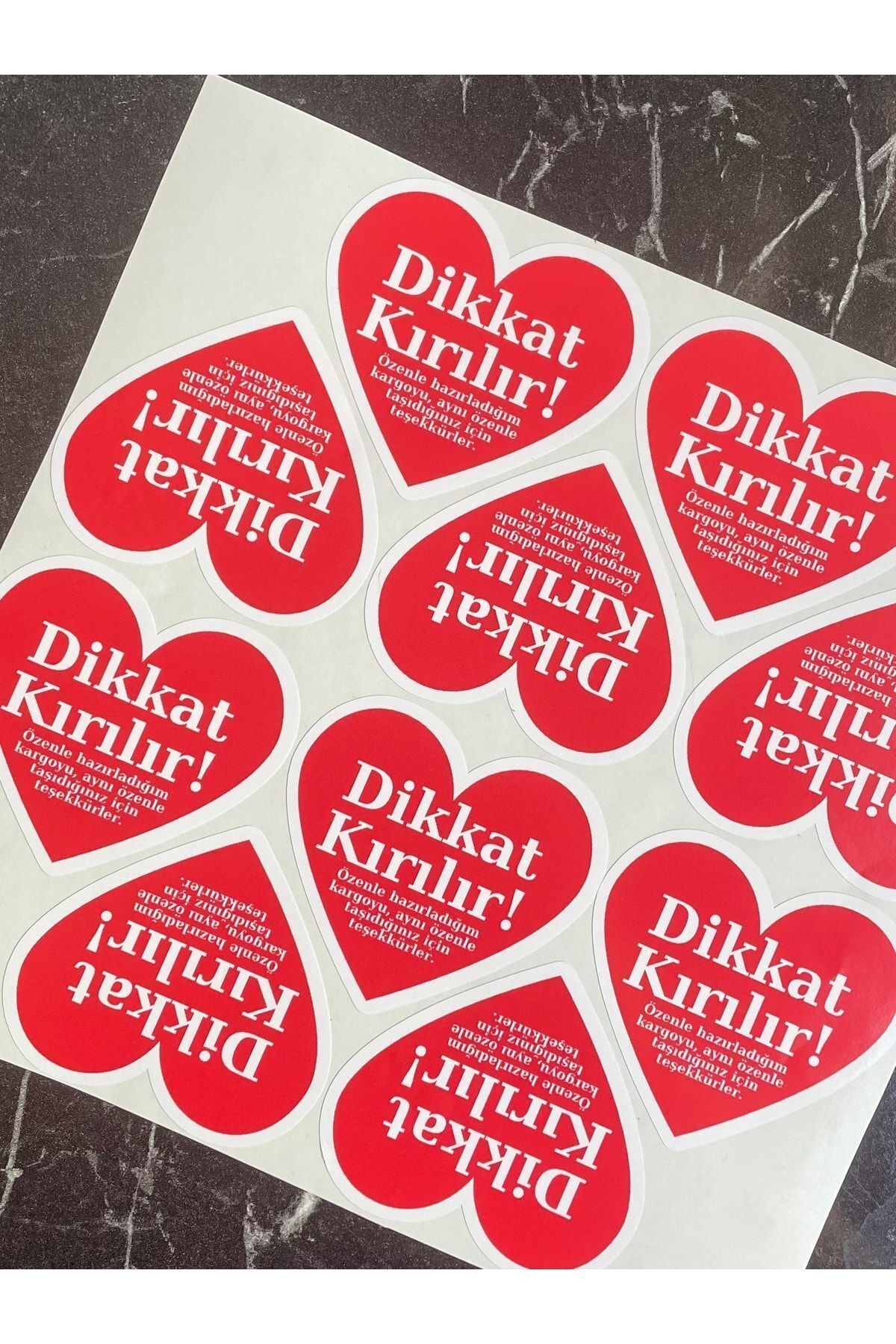 Dikkat kırılır kargo etiketi 7 cm 20 adet, kalp kesim kargo stickerı, uyarı stickerı