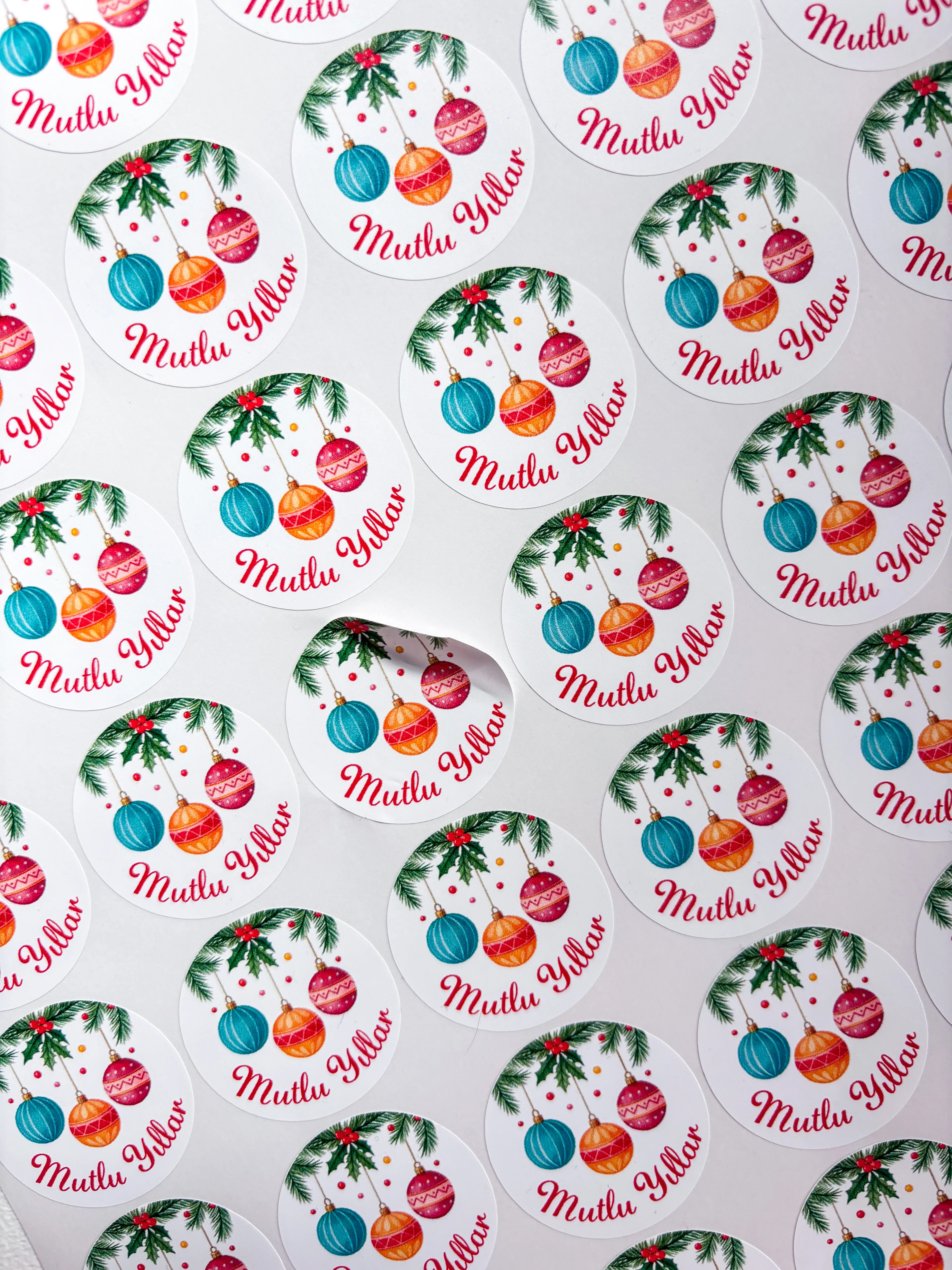 Mutlu yıllar sticker 3,5 cm 48 adet yapışkanlı etiket yılbaşı hediyesi