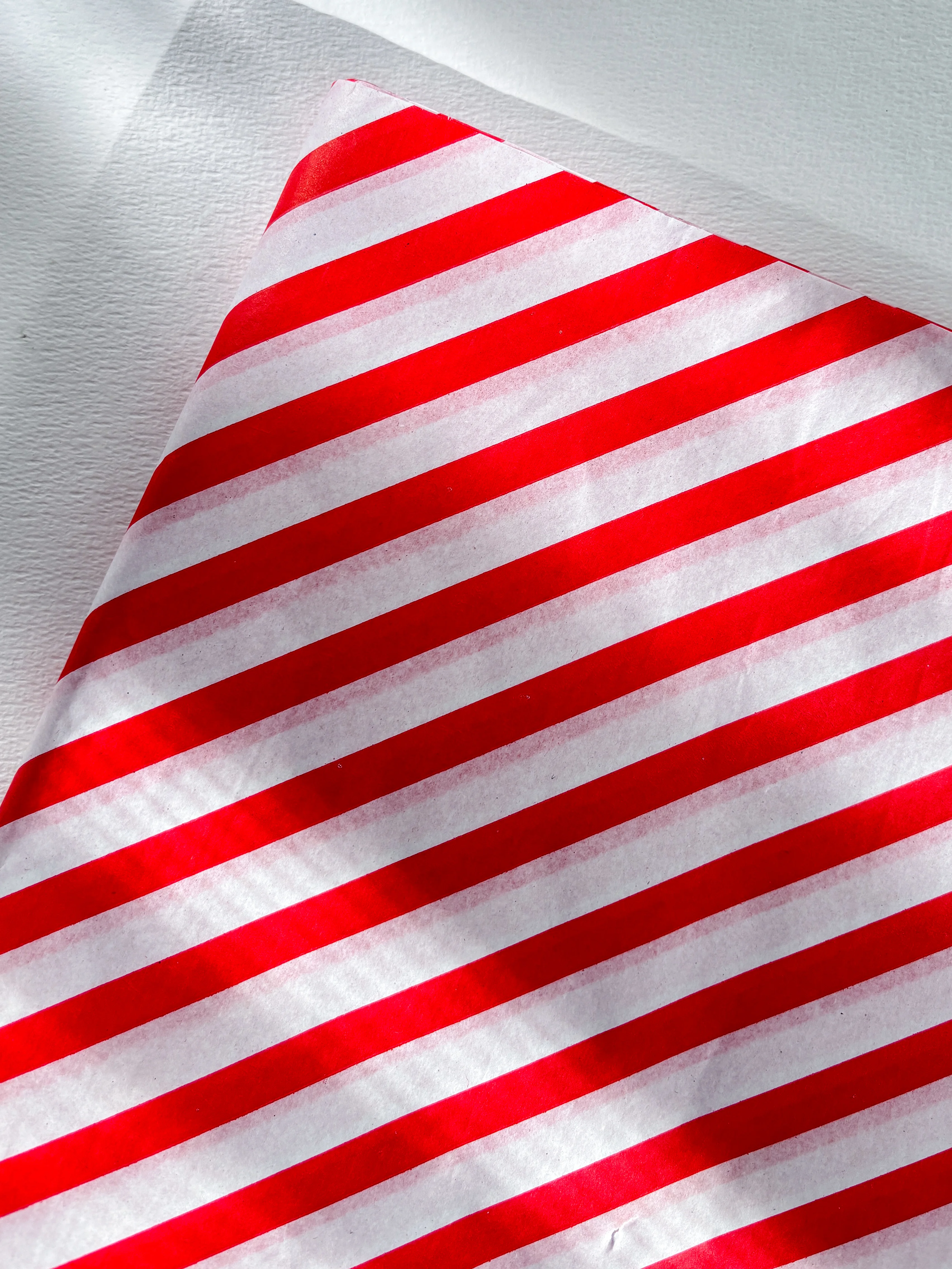 Kırmızı çizgili yılbaşı pelur kağıdı 10 adet 50x70 cm hediye paketi kağıdı, yılbaşı 