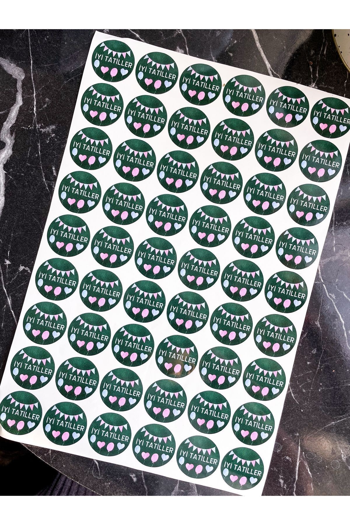 iyi tatiller sticker 54 adet 3,5 cm karne hediyesi stickerı, hediyelik sticker, mezuniyet