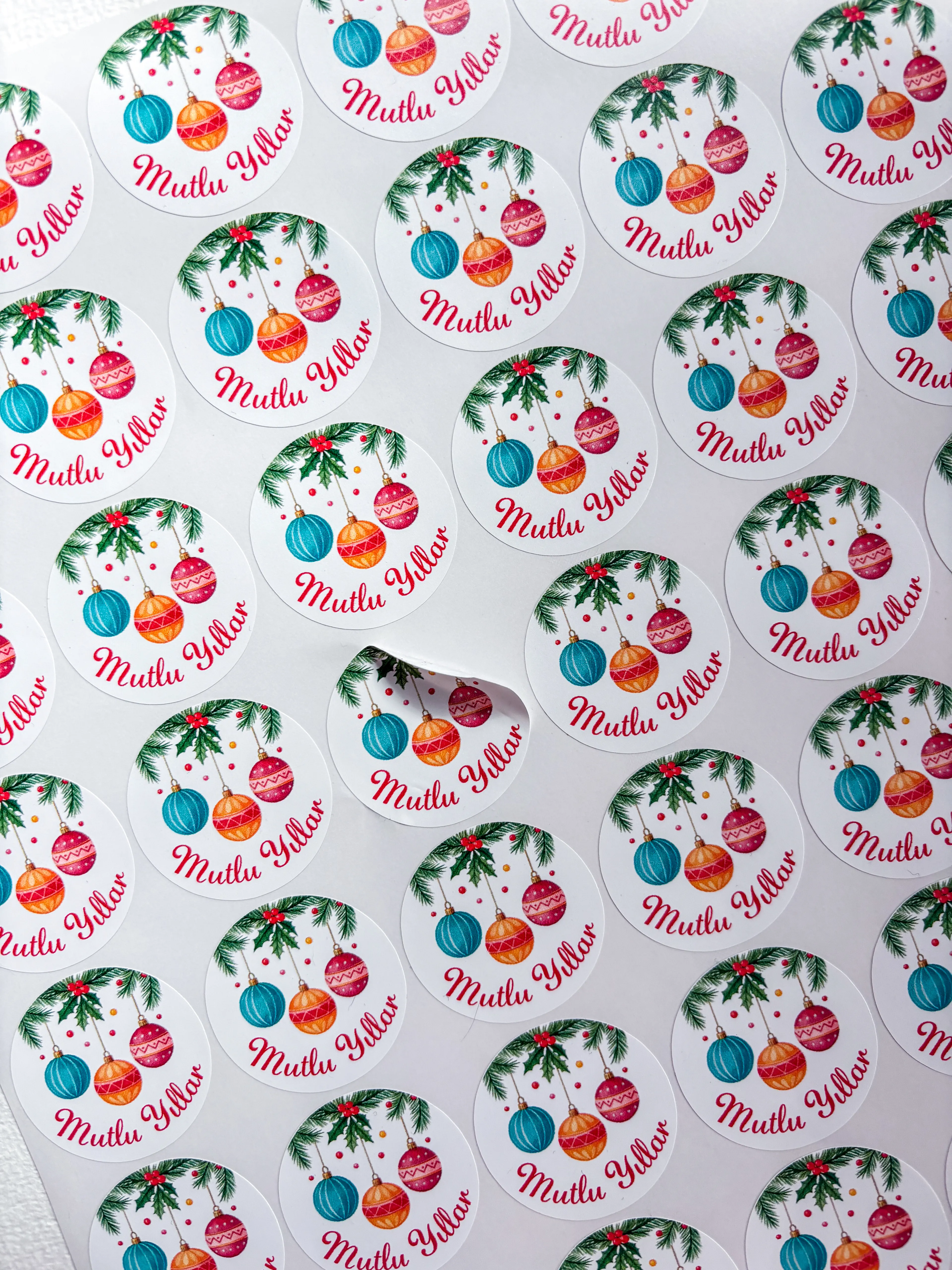 Mutlu yıllar sticker 3,5 cm 48 adet yapışkanlı etiket yılbaşı hediyesi