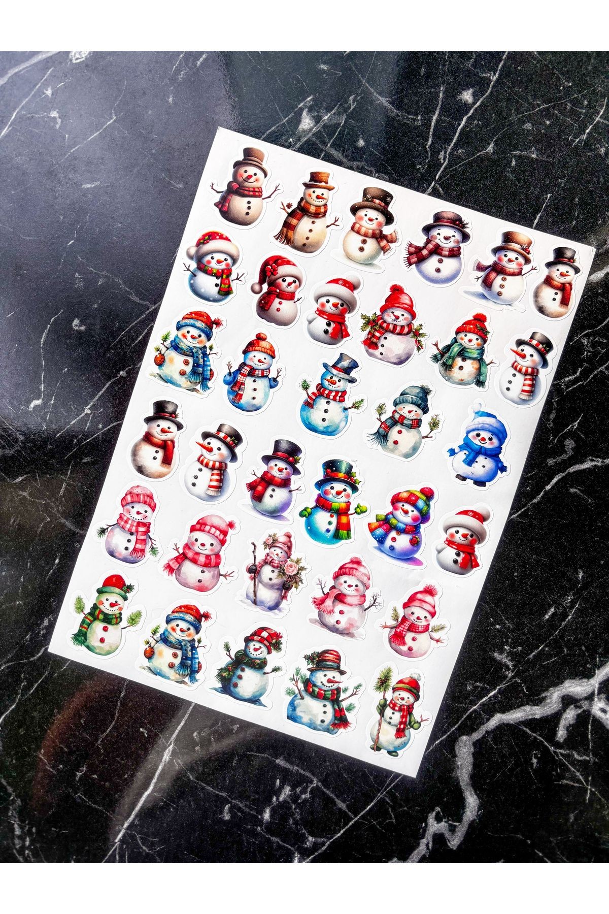 Kardan adam sticker 33 adet ~5-6 cm özel kesim yapışkanlı etiket, yılbaşı sticker, paket süsü