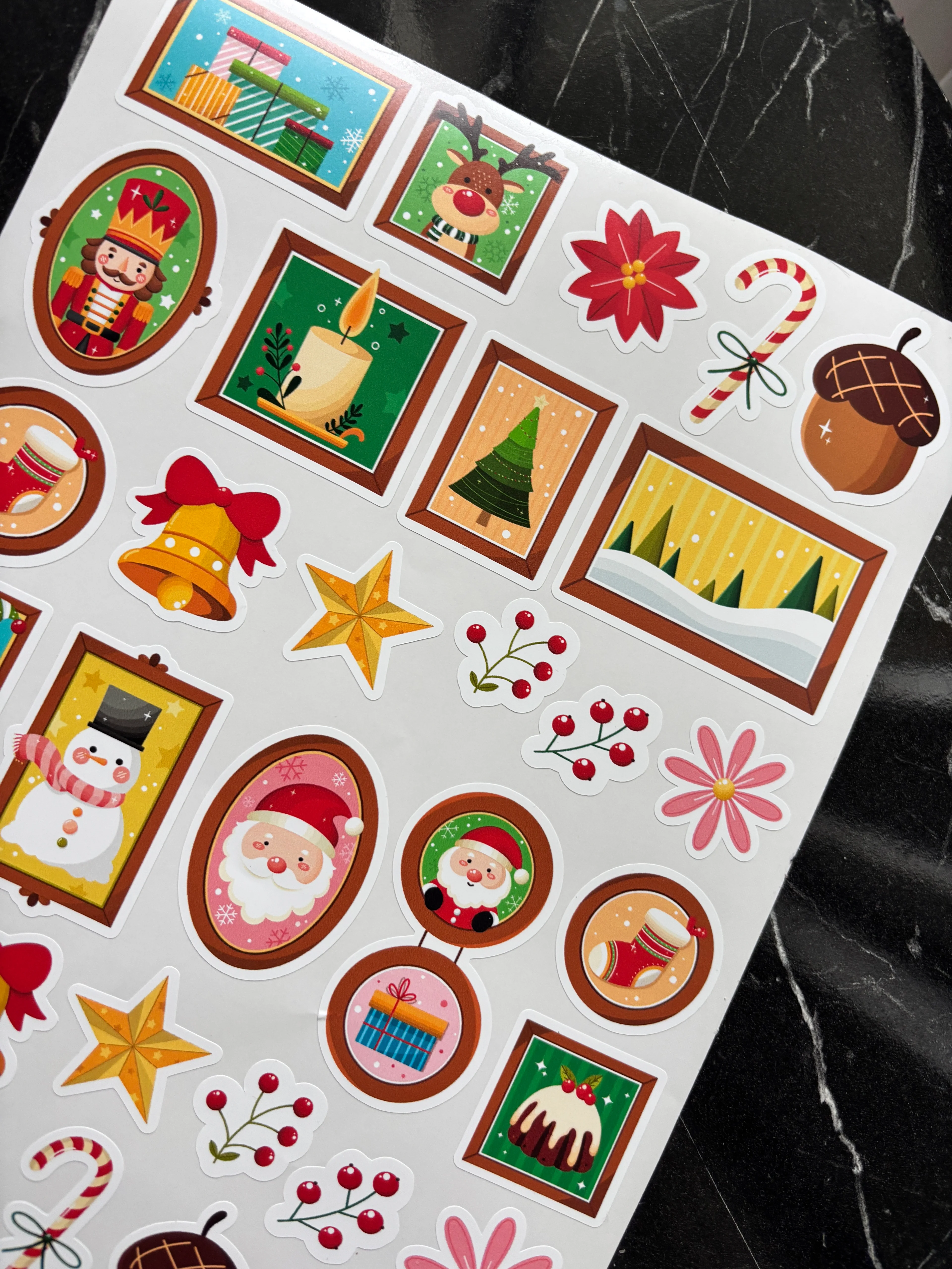 Yılbaşı özel kesim sticker ~3-8 cm arası 32 adet yapışkanlı etiket yılbaşı hediye