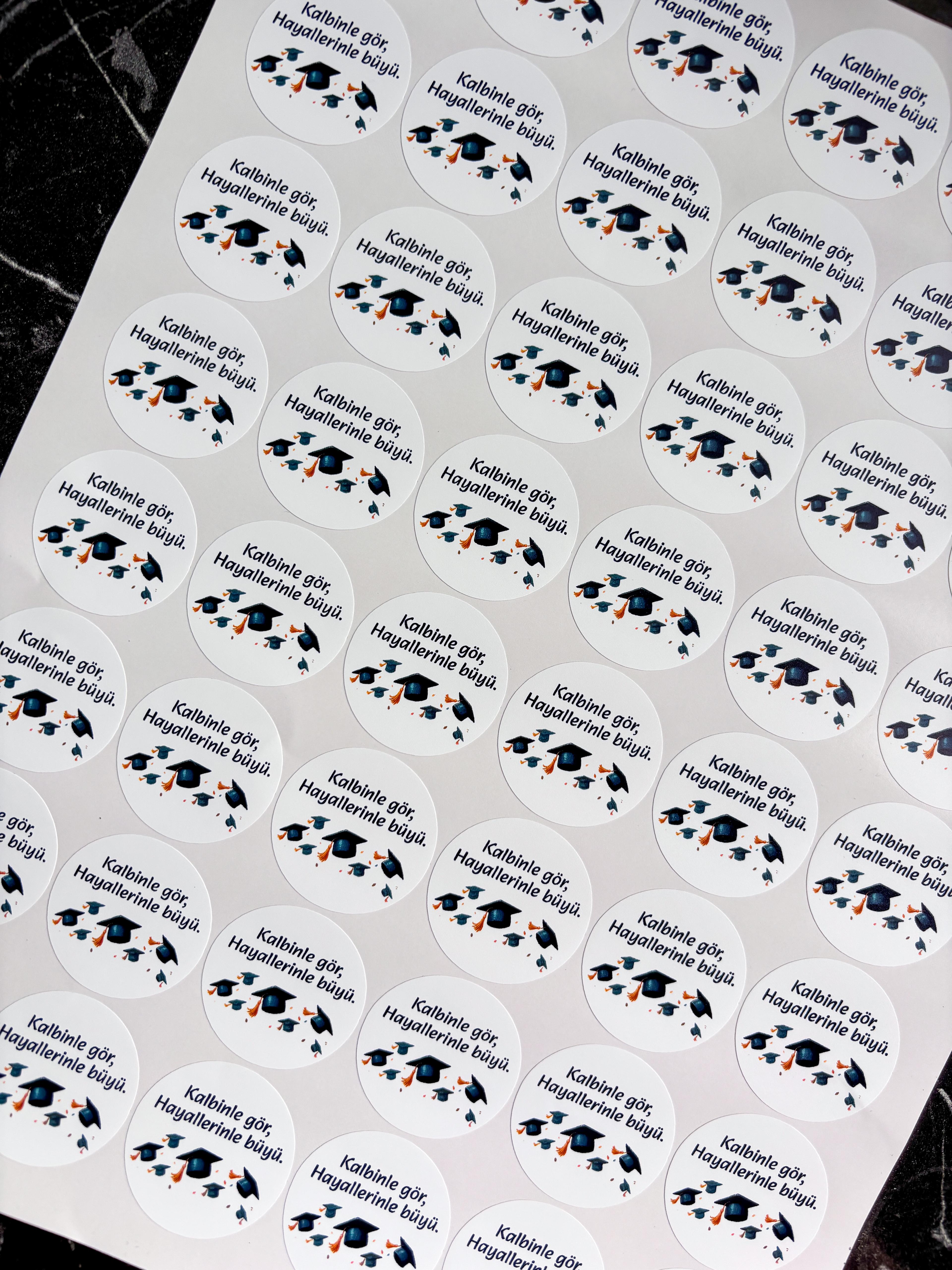 Mezuniyet Hatırası 48 adet 3,5 cm sticker, yapışkanlı etiket mezuniyet hediyeliği