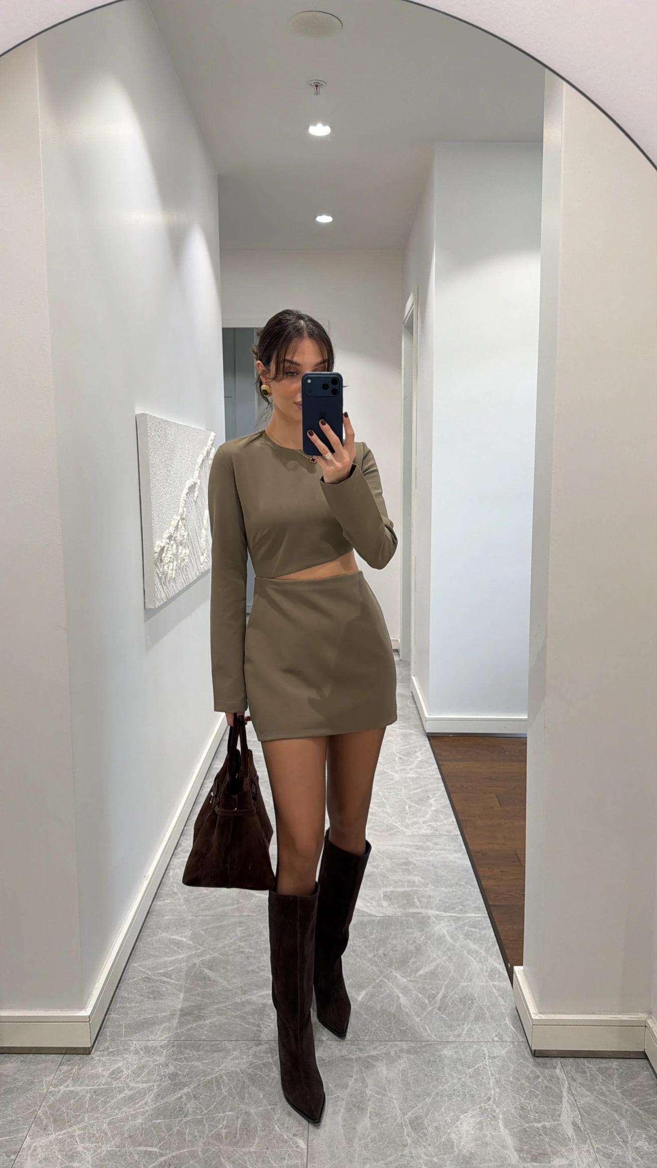 BEL DEKOLTELİ ELBİSE 