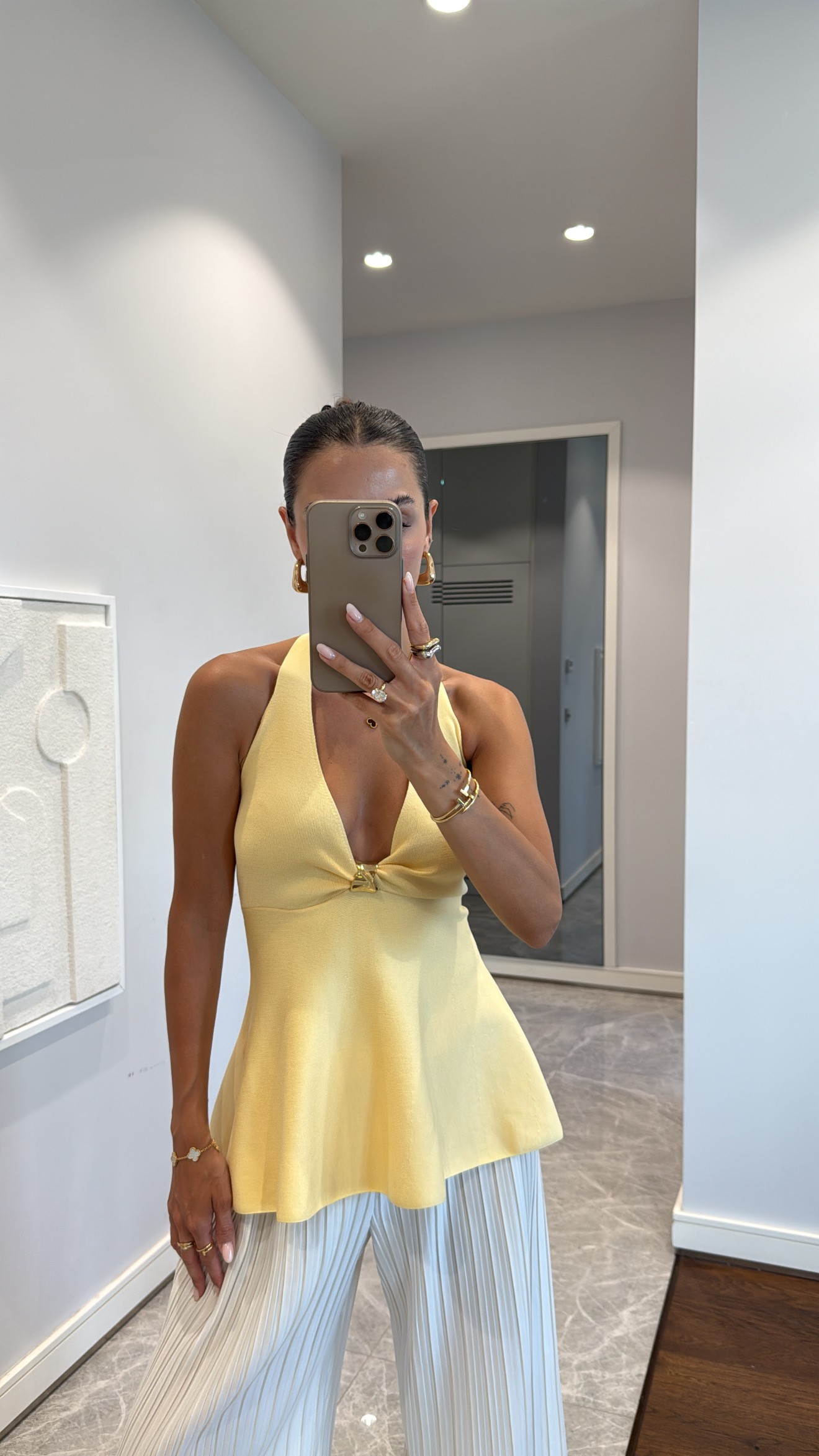 DEKOLTELİ GOLD DETAYLI BLUZ - SARI