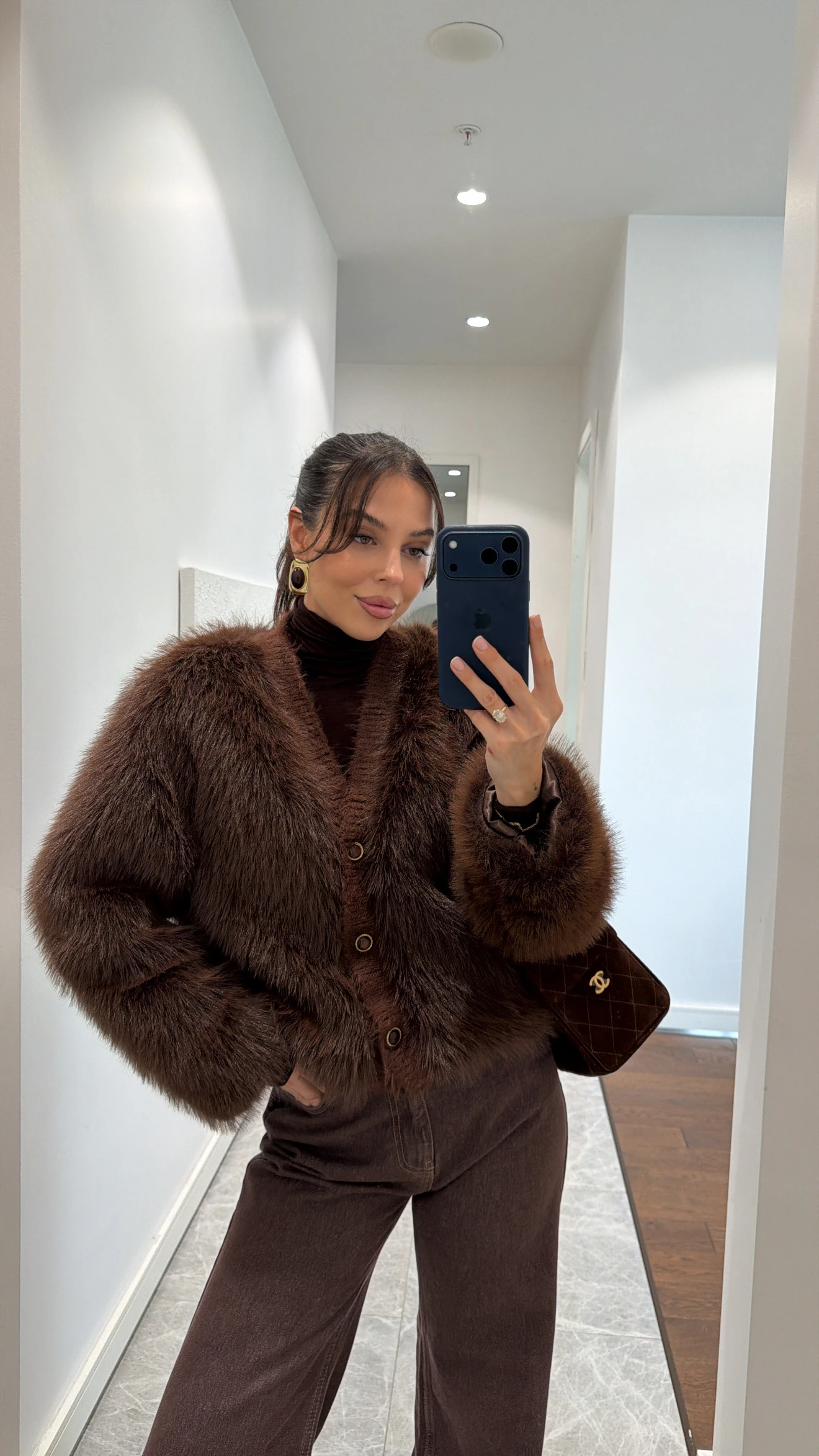 V YAKA YUMUŞAK DOKULU KÜRK CEKET  - KAHVE