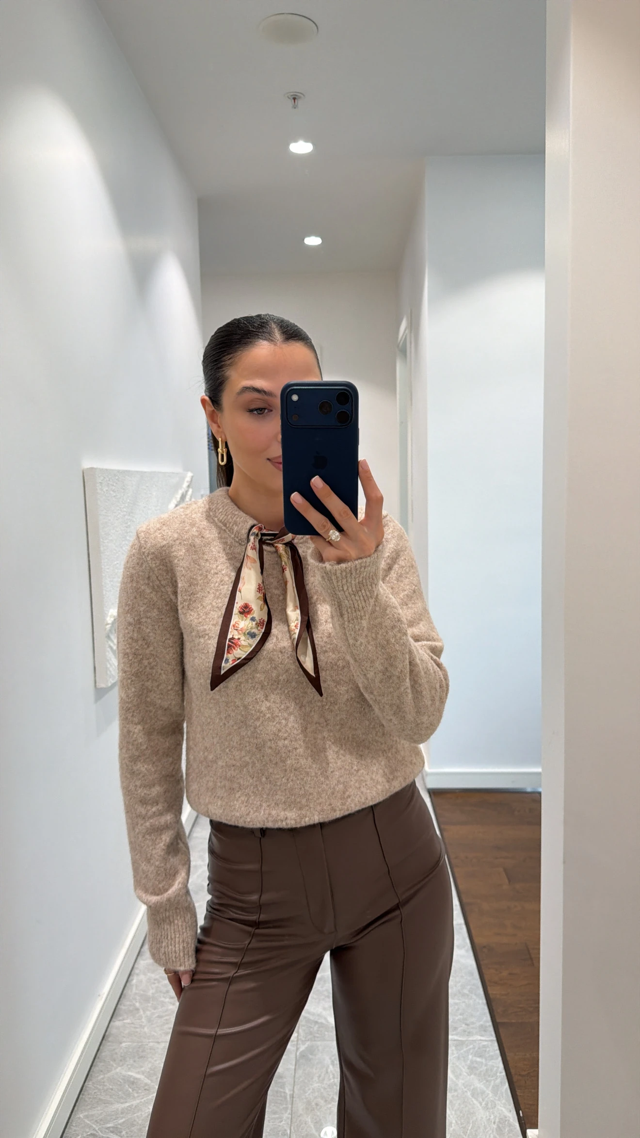 BİSİKLET YAKA FULARLI TRİKO KAZAK - AÇIK BEJ