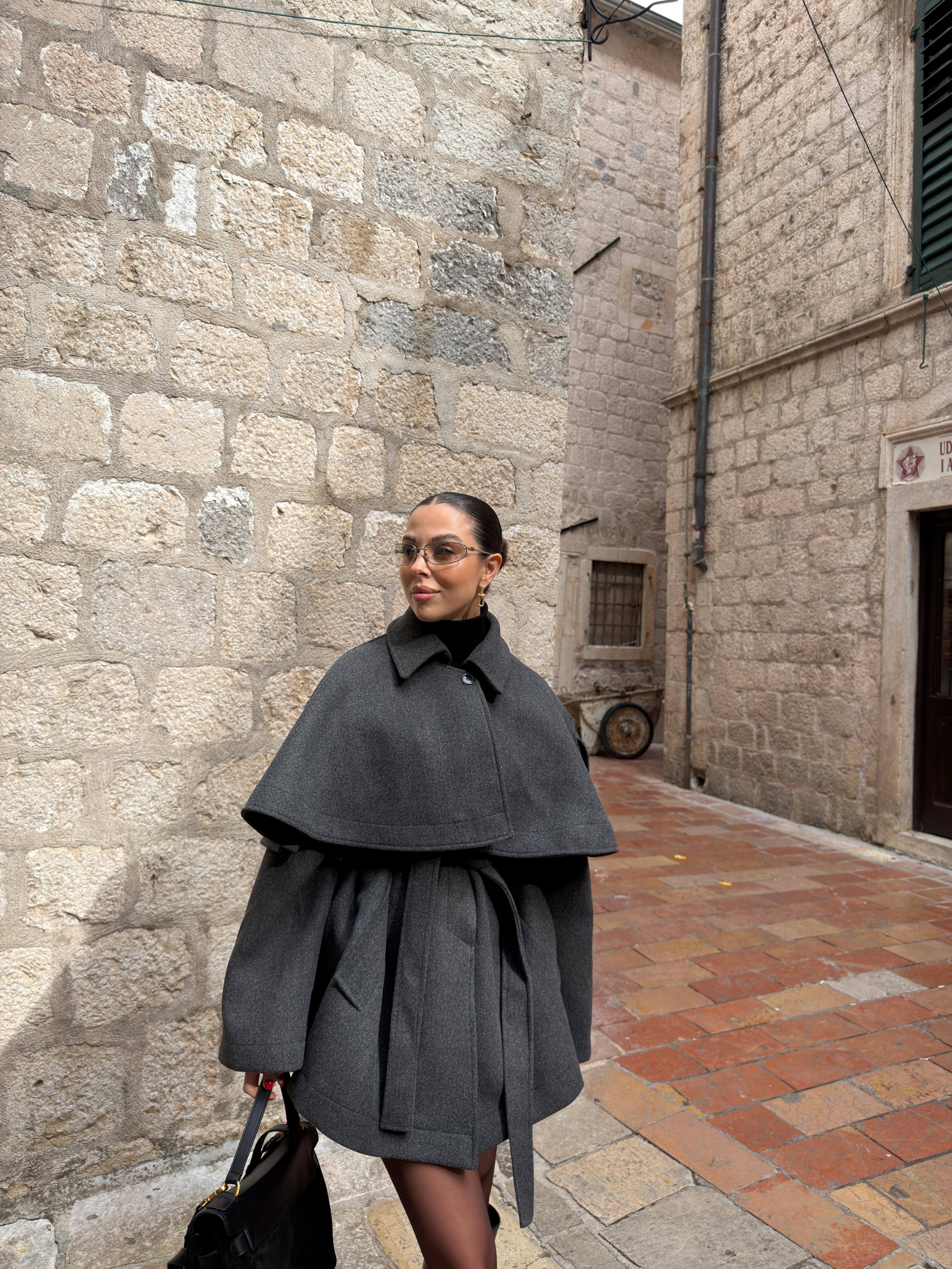 PELERİN DETAYLI KUŞAKLI KAŞE KABAN - ANTRASİT