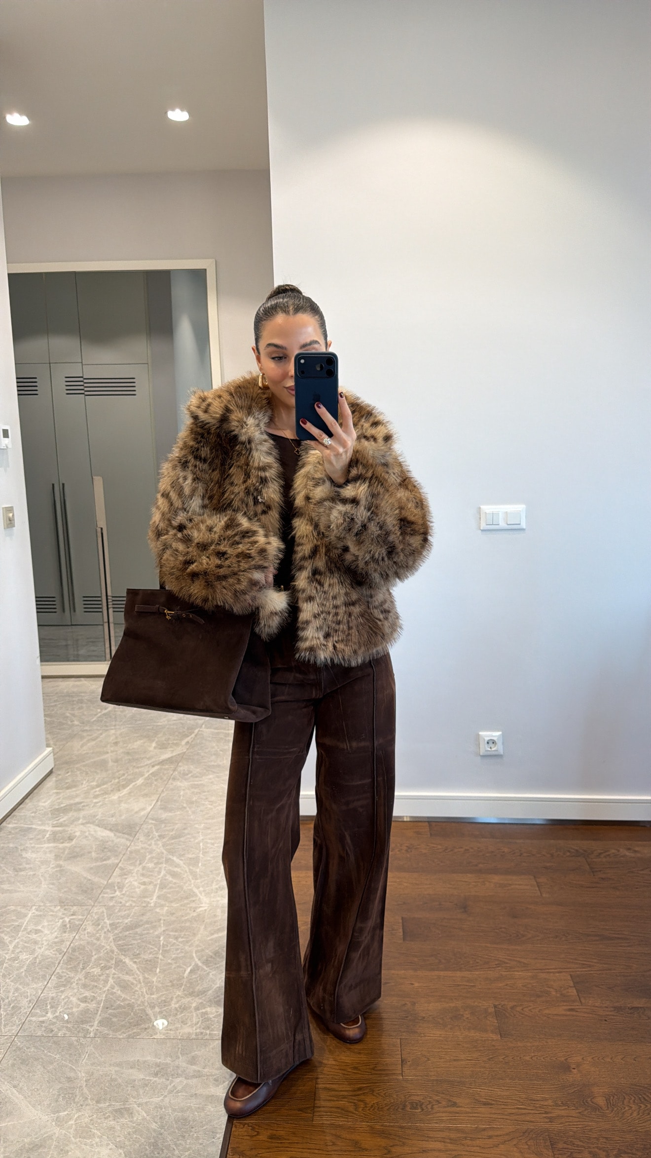 LEOPAR DESENLİ YAKALI KÜRK