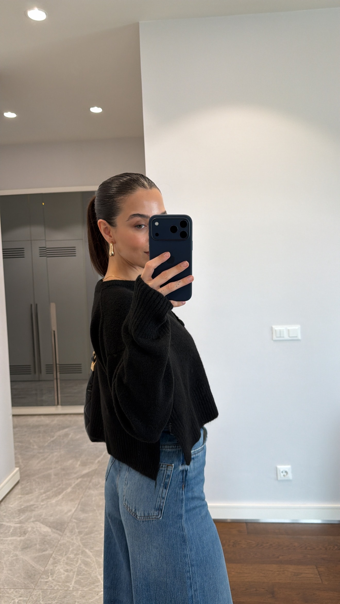 DÜĞMELİ TRİKO HIRKA