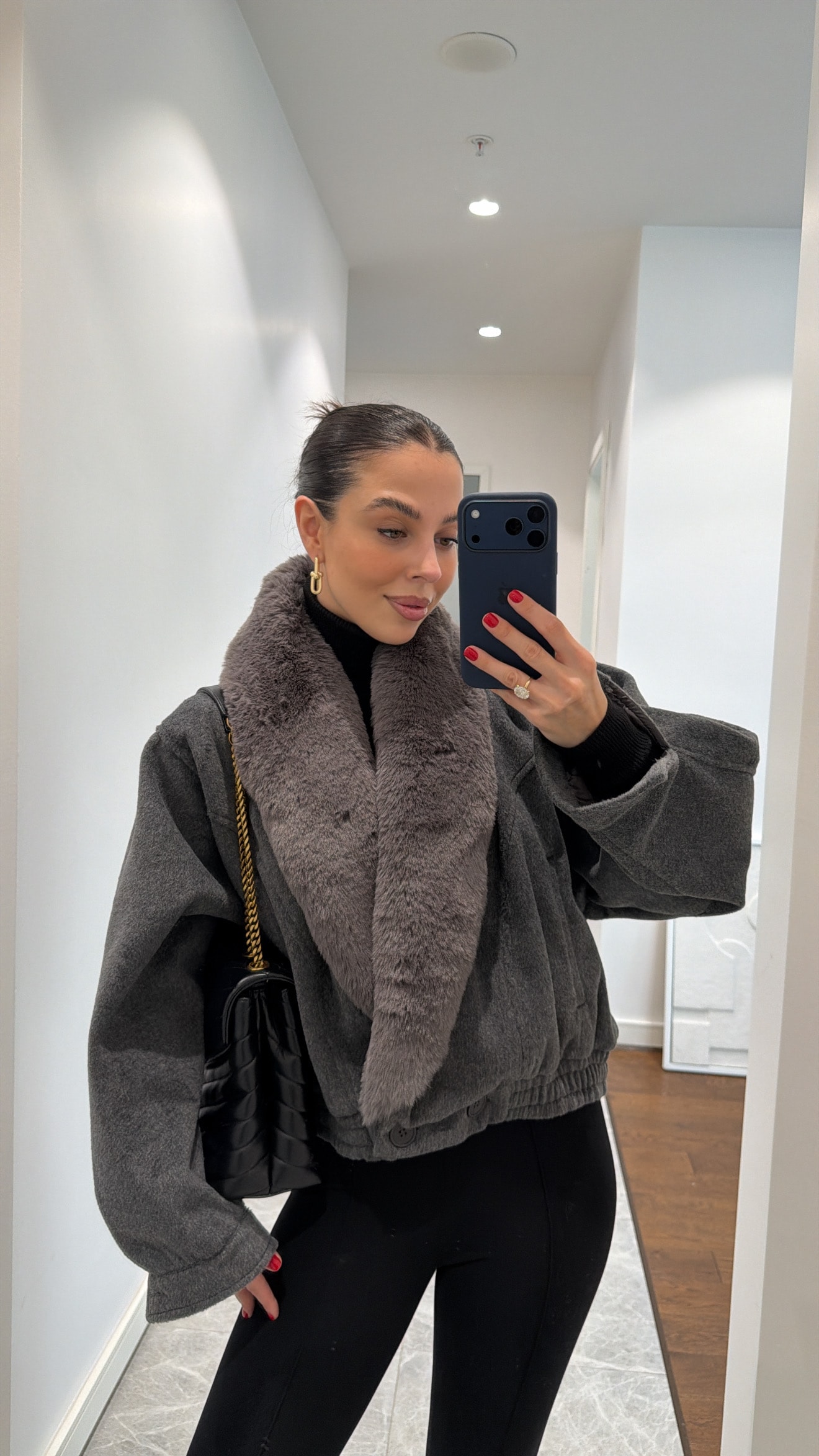 YAKASI PELUŞ DETAYLI KAŞE MONT