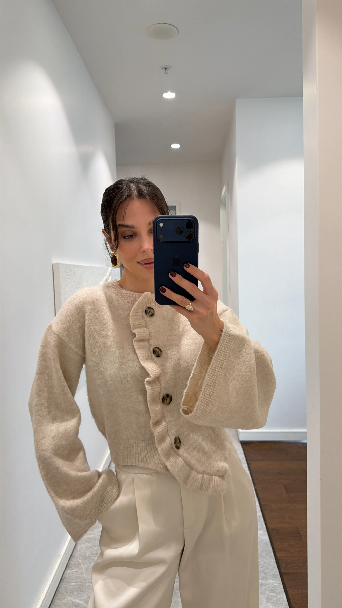 VOLAN DETAYLI TRİKO HIRKA - EKRU