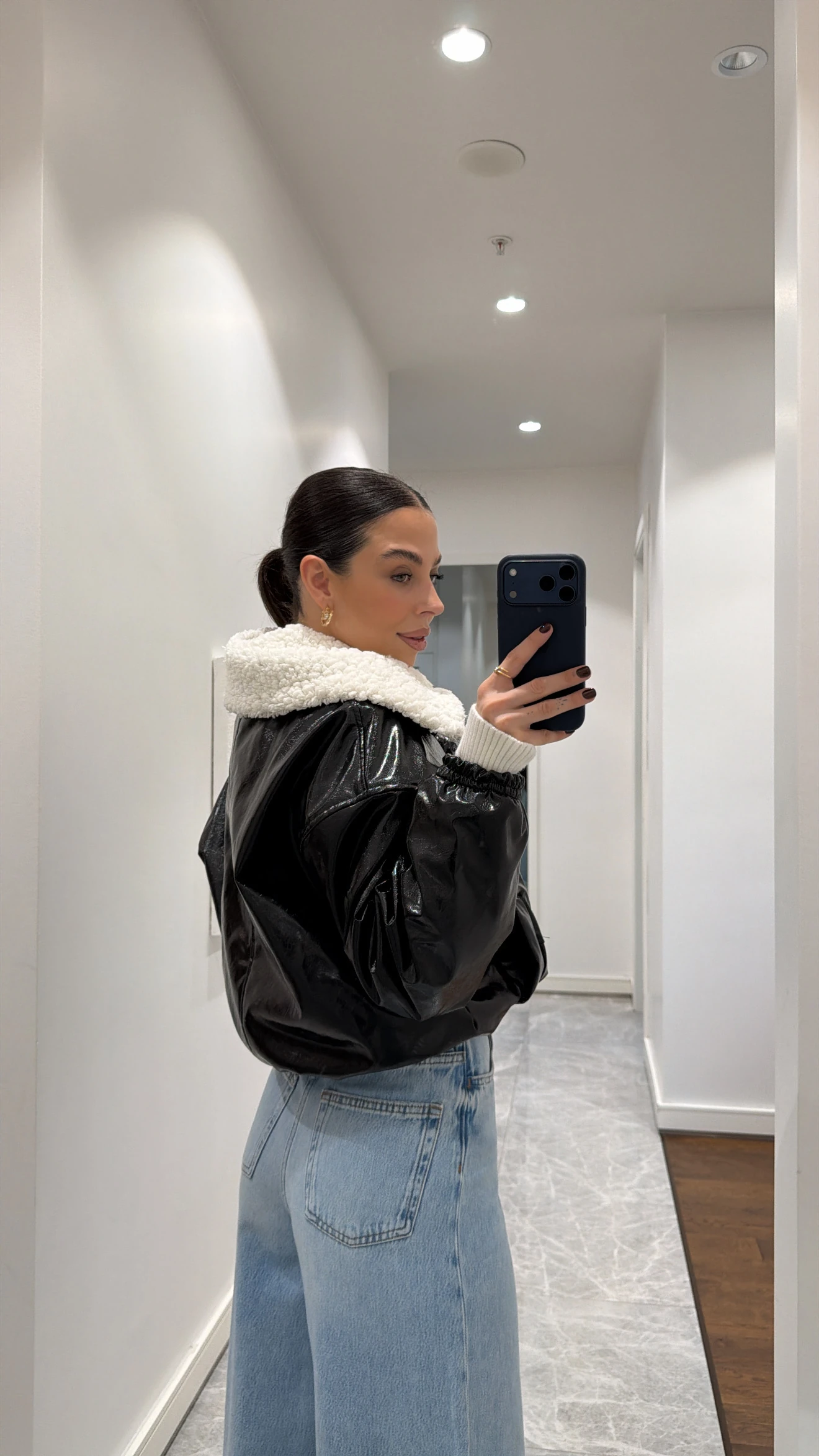 SİYAH PARLAK DERİ KÜRK YAKA MONT