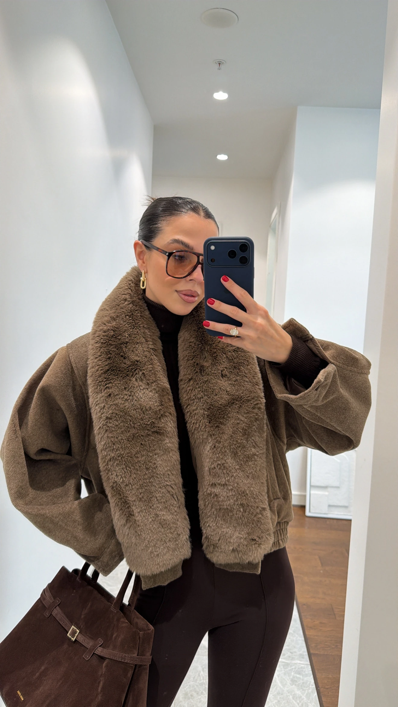 YAKASI PELUŞ DETAYLI KAŞE MONT