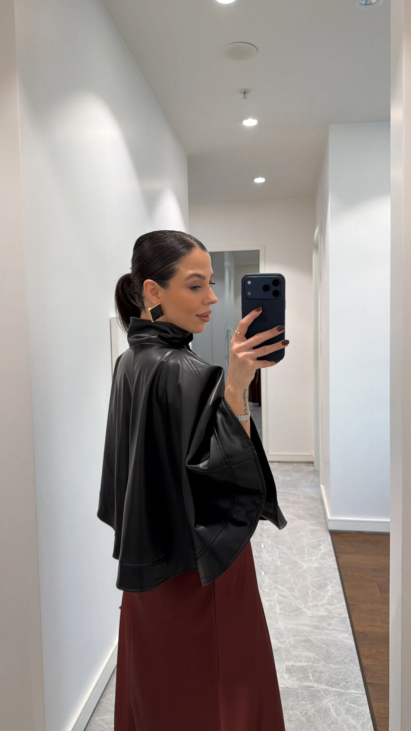 DİK YAKA DERİ PELERİN 