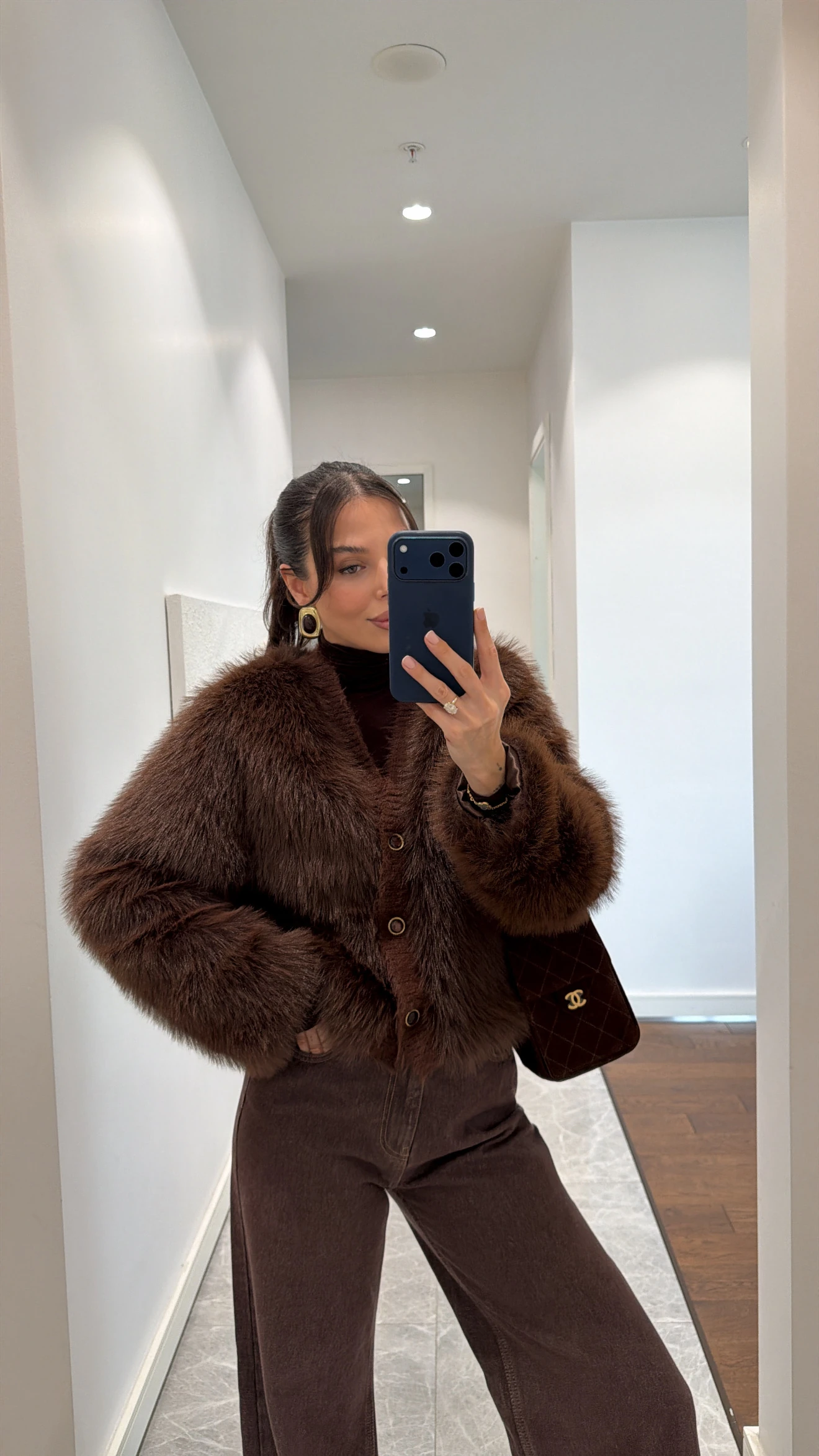 V YAKA YUMUŞAK DOKULU KÜRK CEKET 