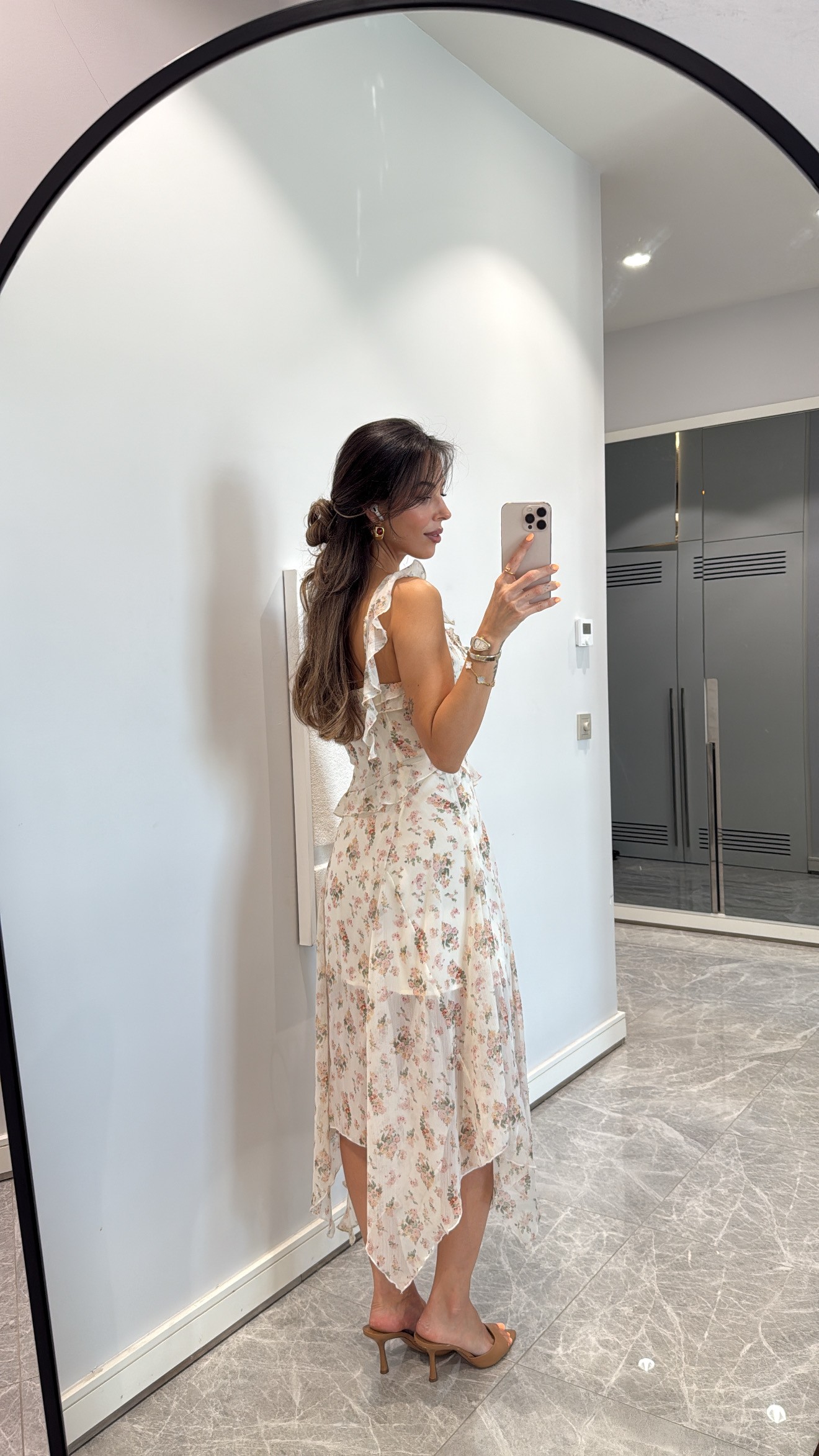 VOLAN DETAYLI ÇİÇEK DESENLİ ŞİFON ELBİSE