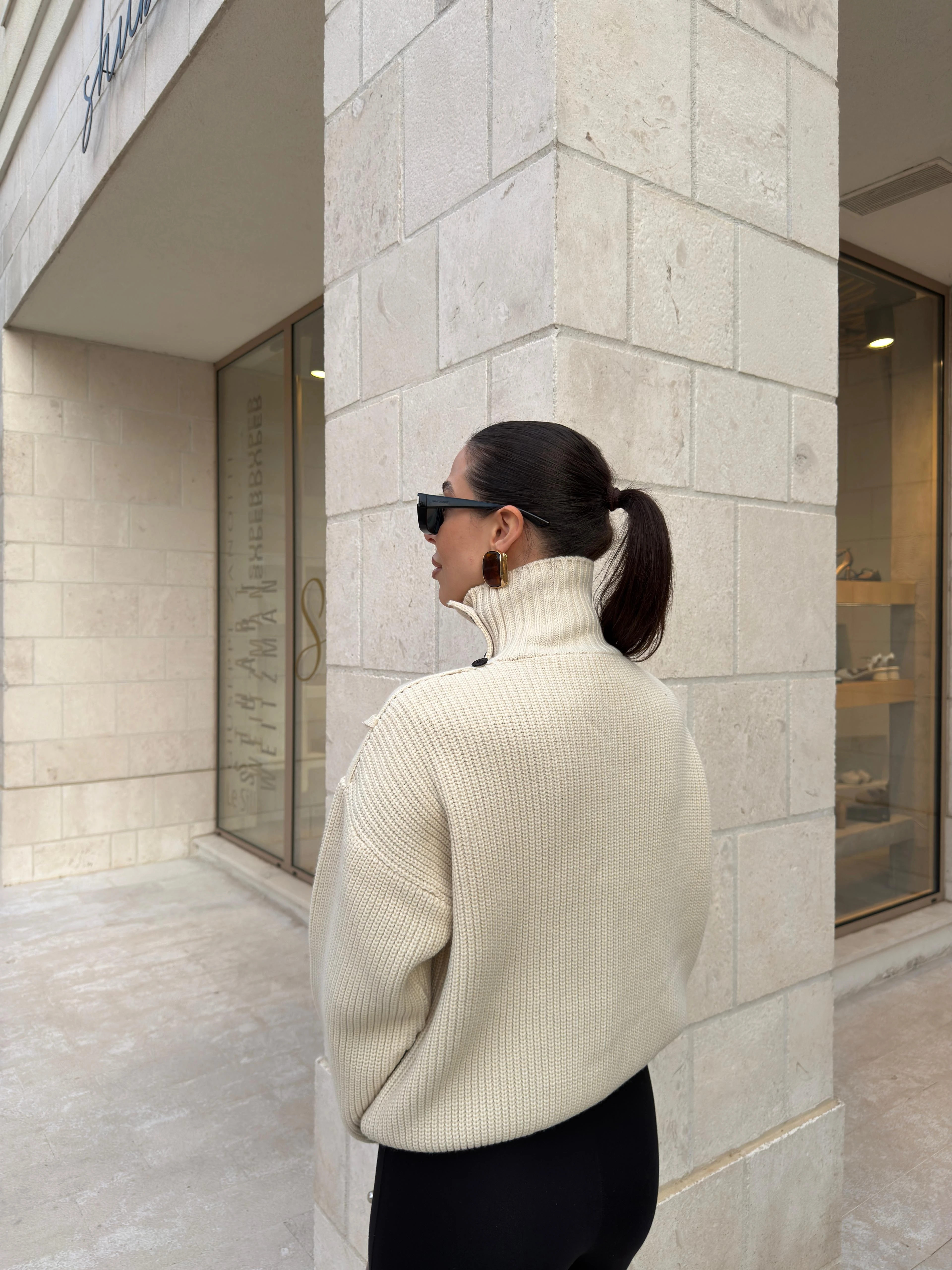 DİK YAKA TRİKO HIRKA