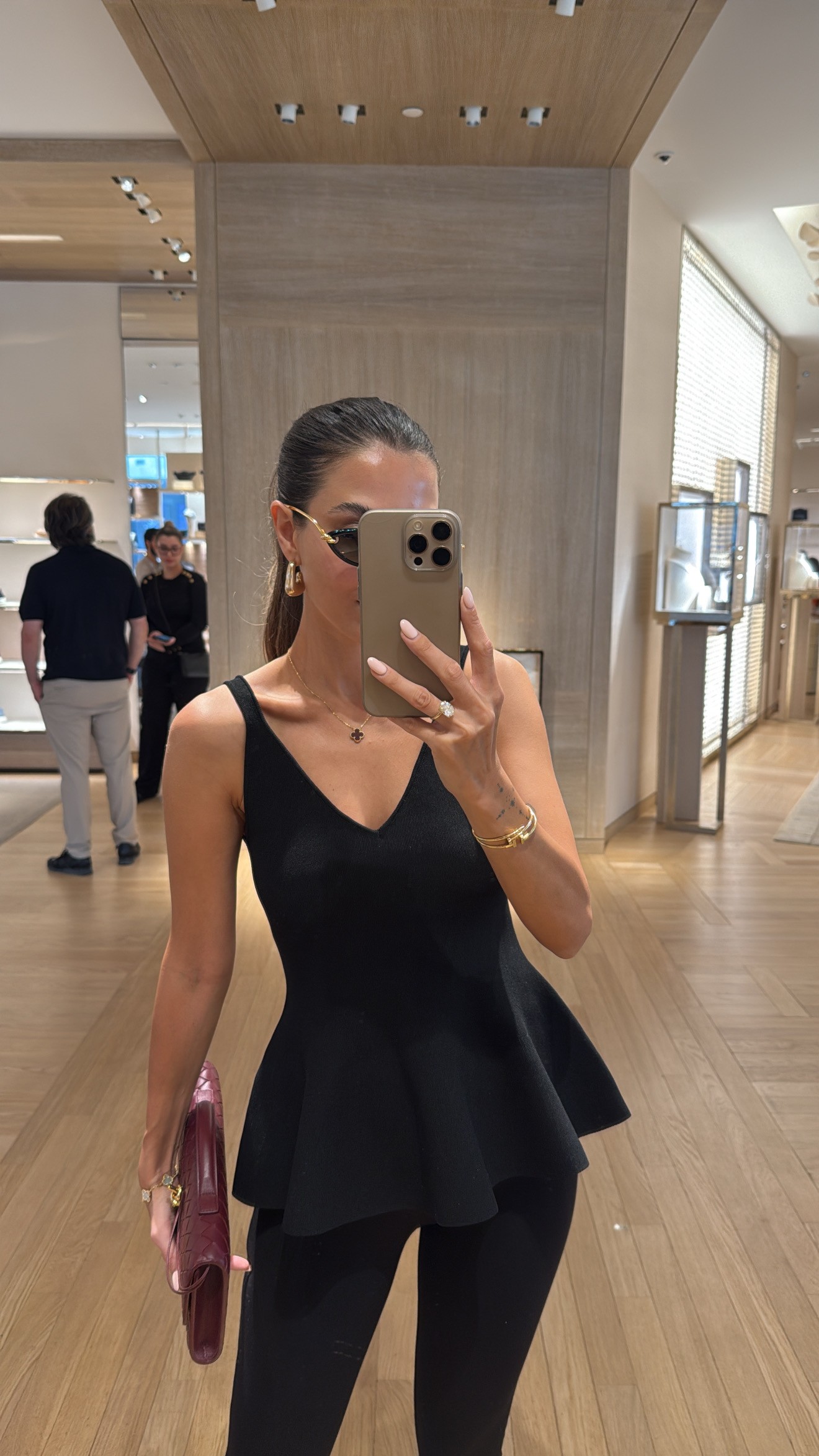 SİYAH V YAKA PEPLUM BLUZ