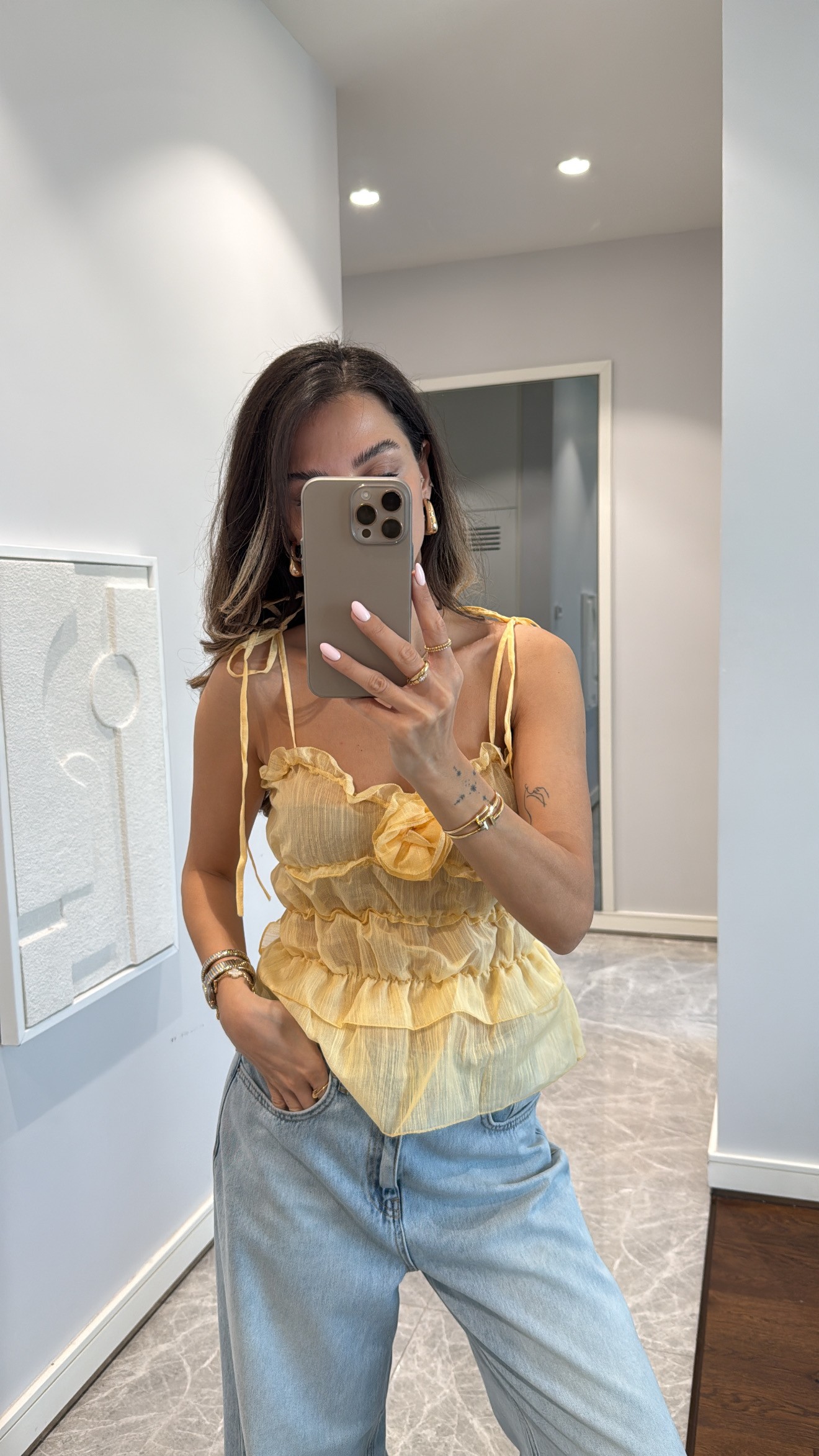 FIRFIRLI GÜL DETAYLI ASKILI BLUZ - SARI