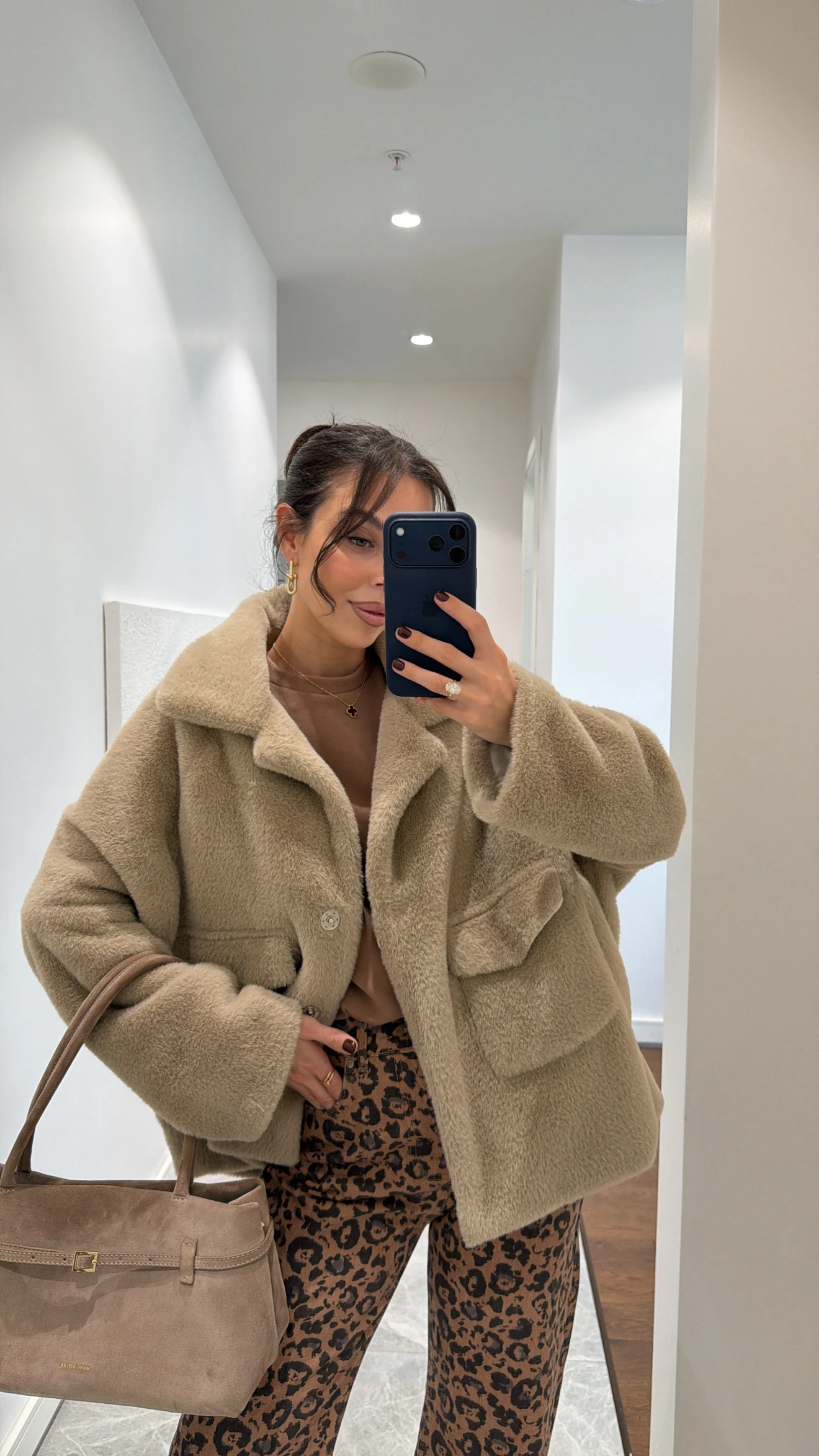 YUMUŞAK DOKULU KÜRK KISA KABAN - Bej