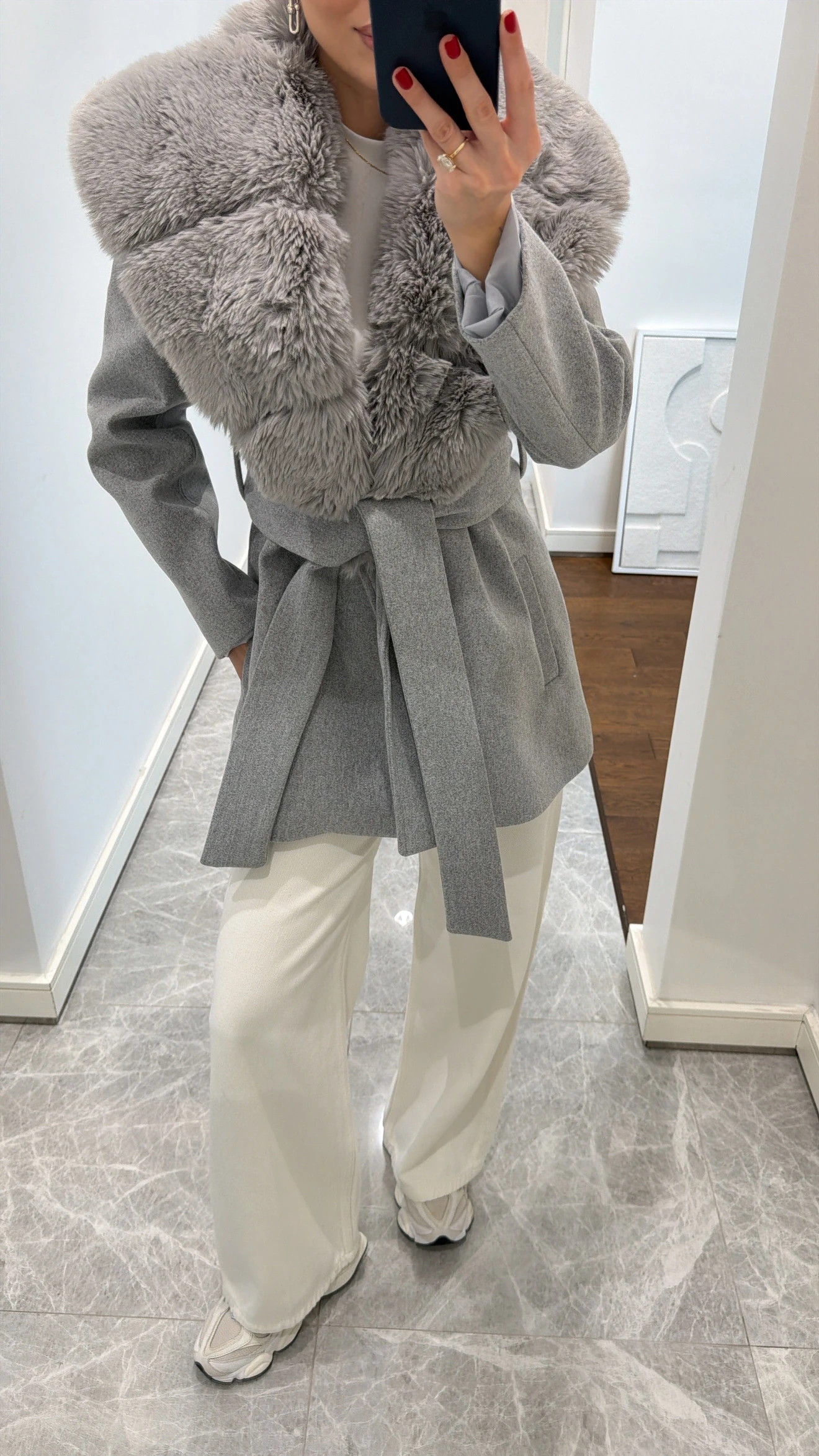 YAKASI KÜRKLÜ KAŞE KUŞAKLI KABAN