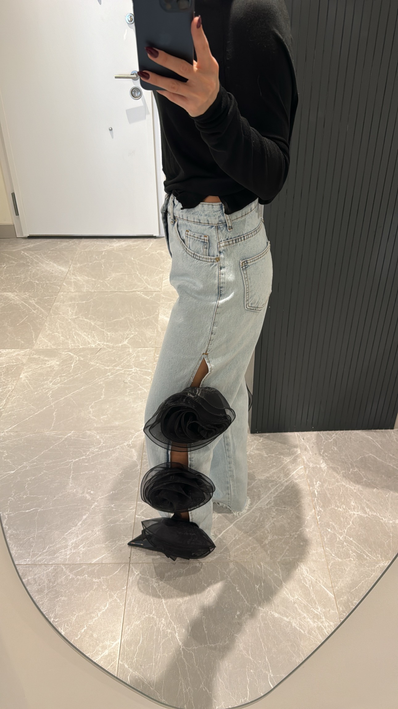 siyah büyük gül detaylı tasarım jean