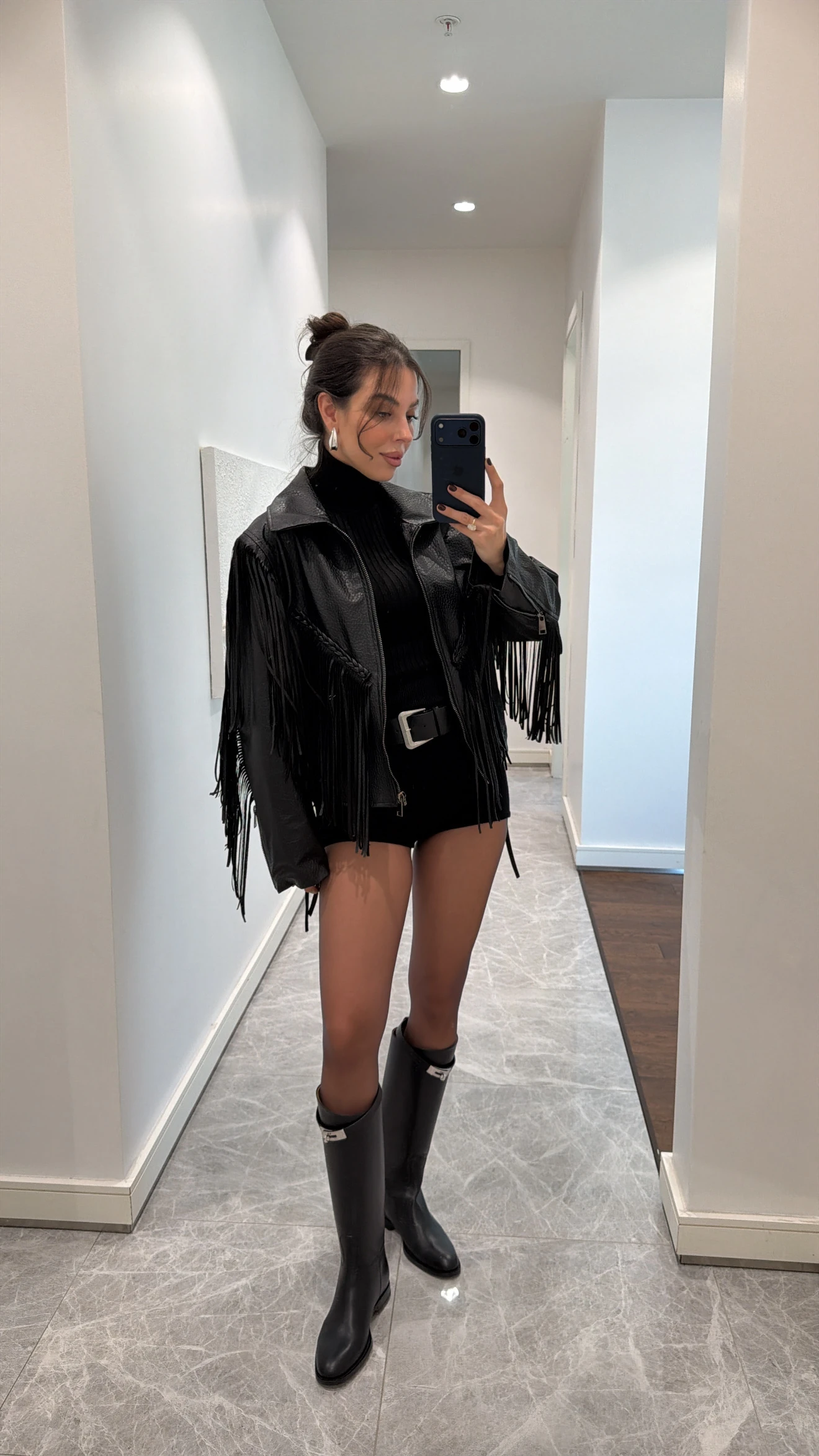 PÜSKÜLLÜ SİYAH DERİ CEKET