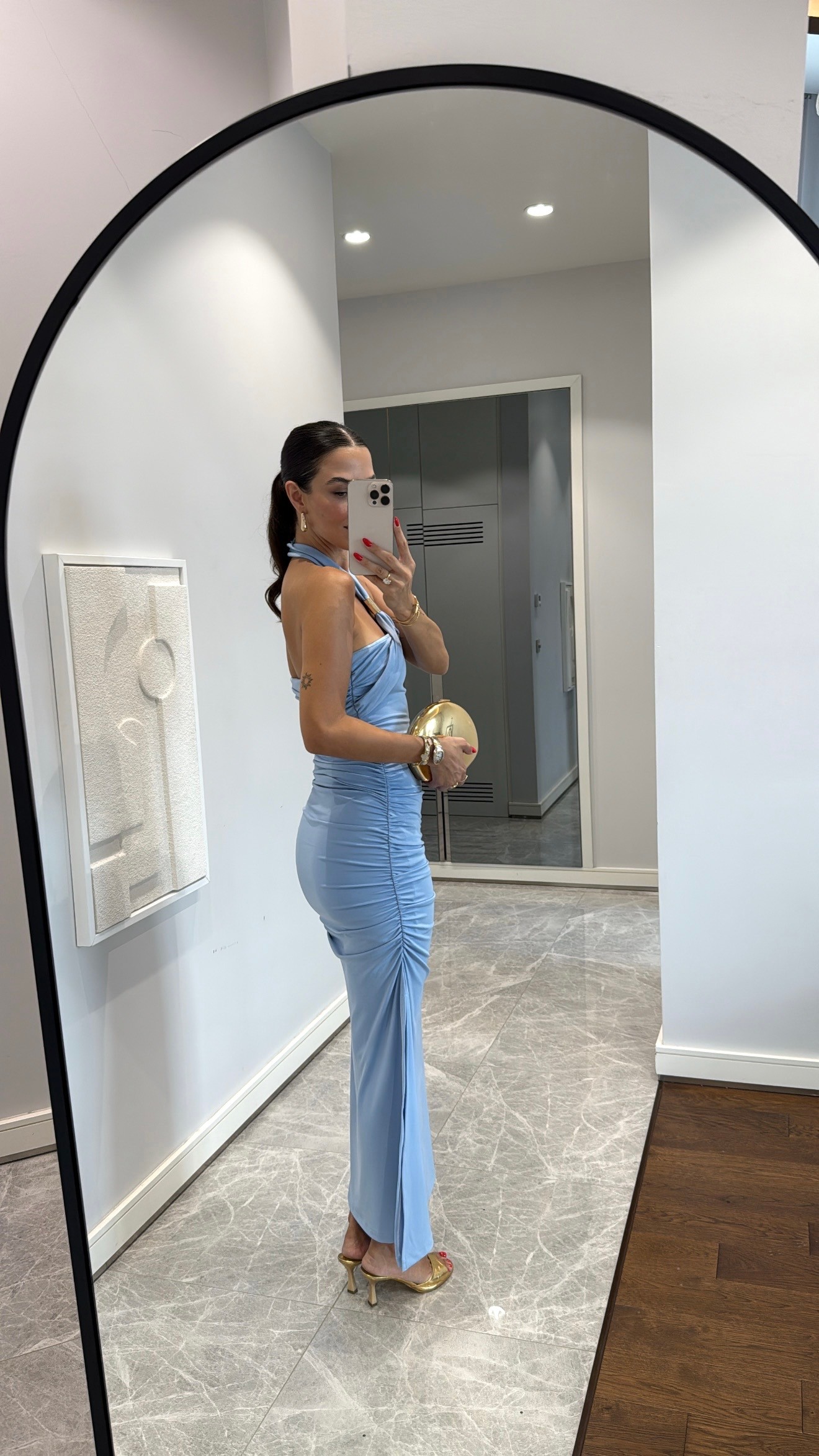 HALTER YAKA TOKA DETAYLI ELBİSE