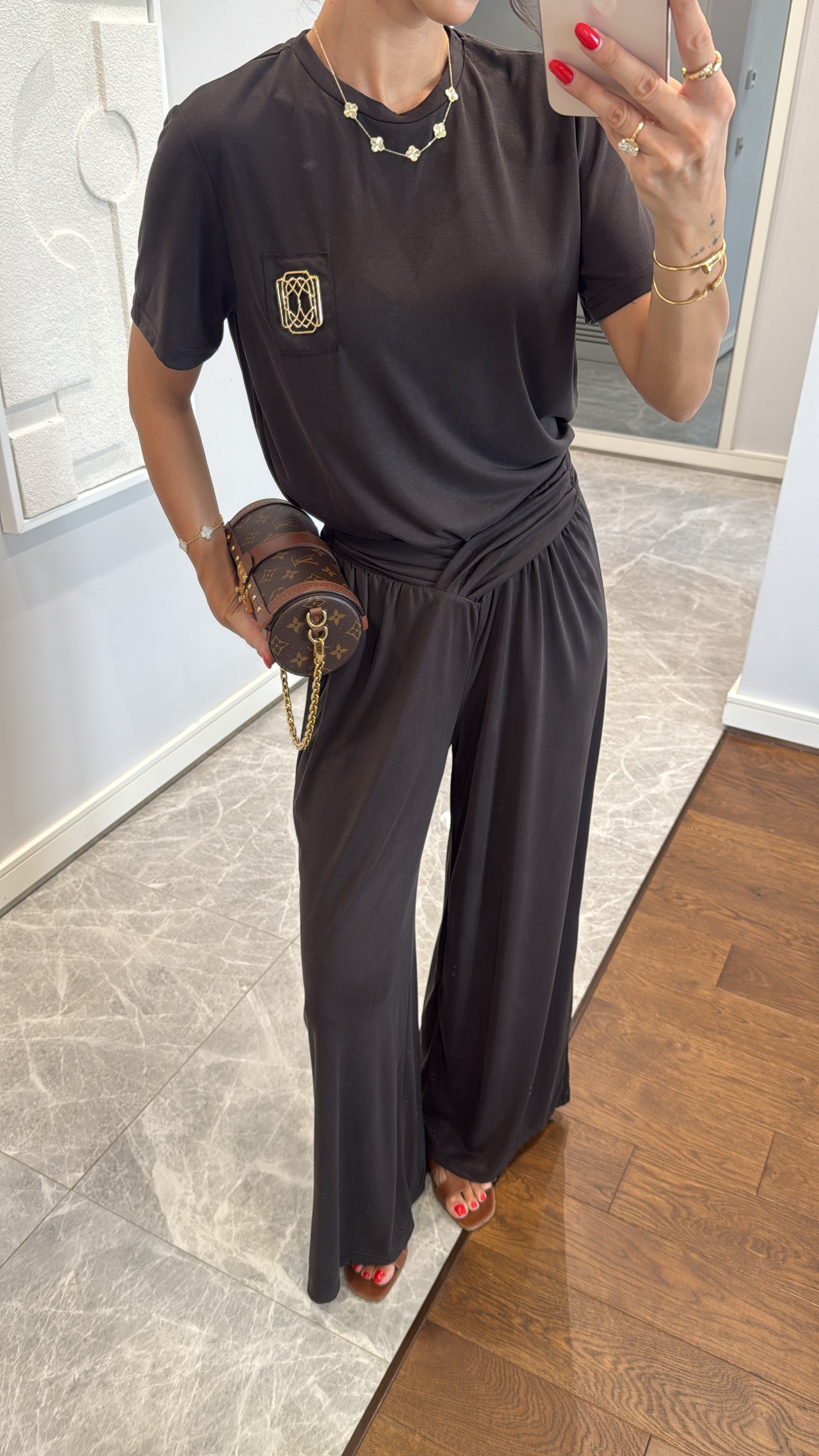GOLD DETAYLI TİŞÖRT PANTOLON TAKIM