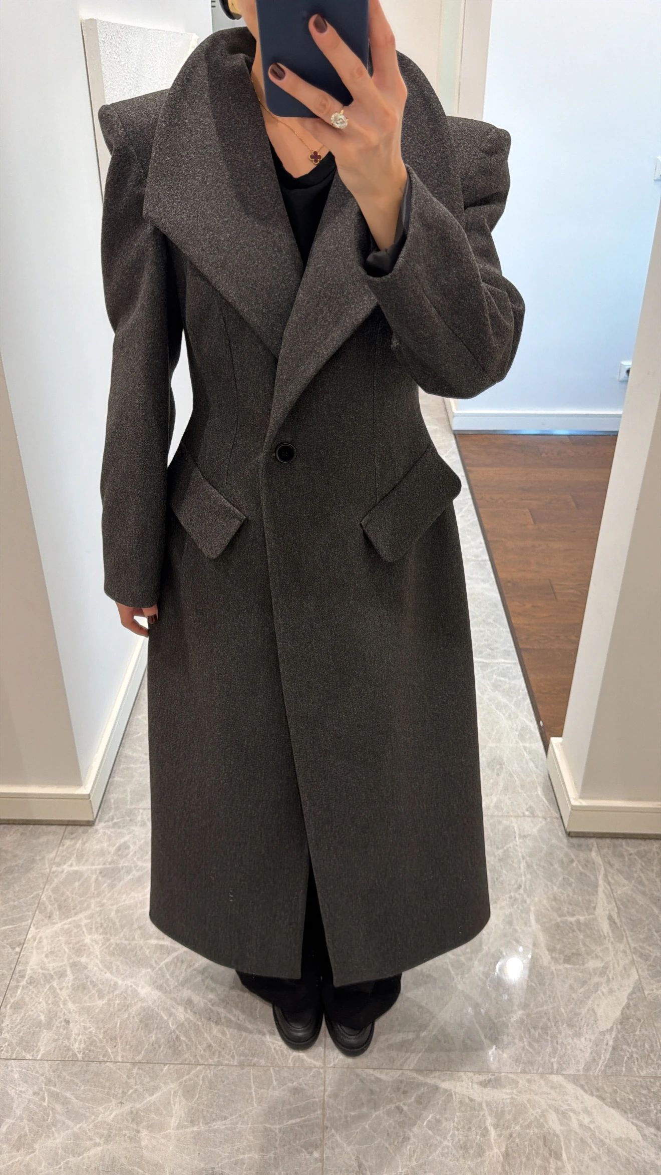 DİK YAKA BEL OTURTMALI VATKALI MAXİ KAŞE KABAN